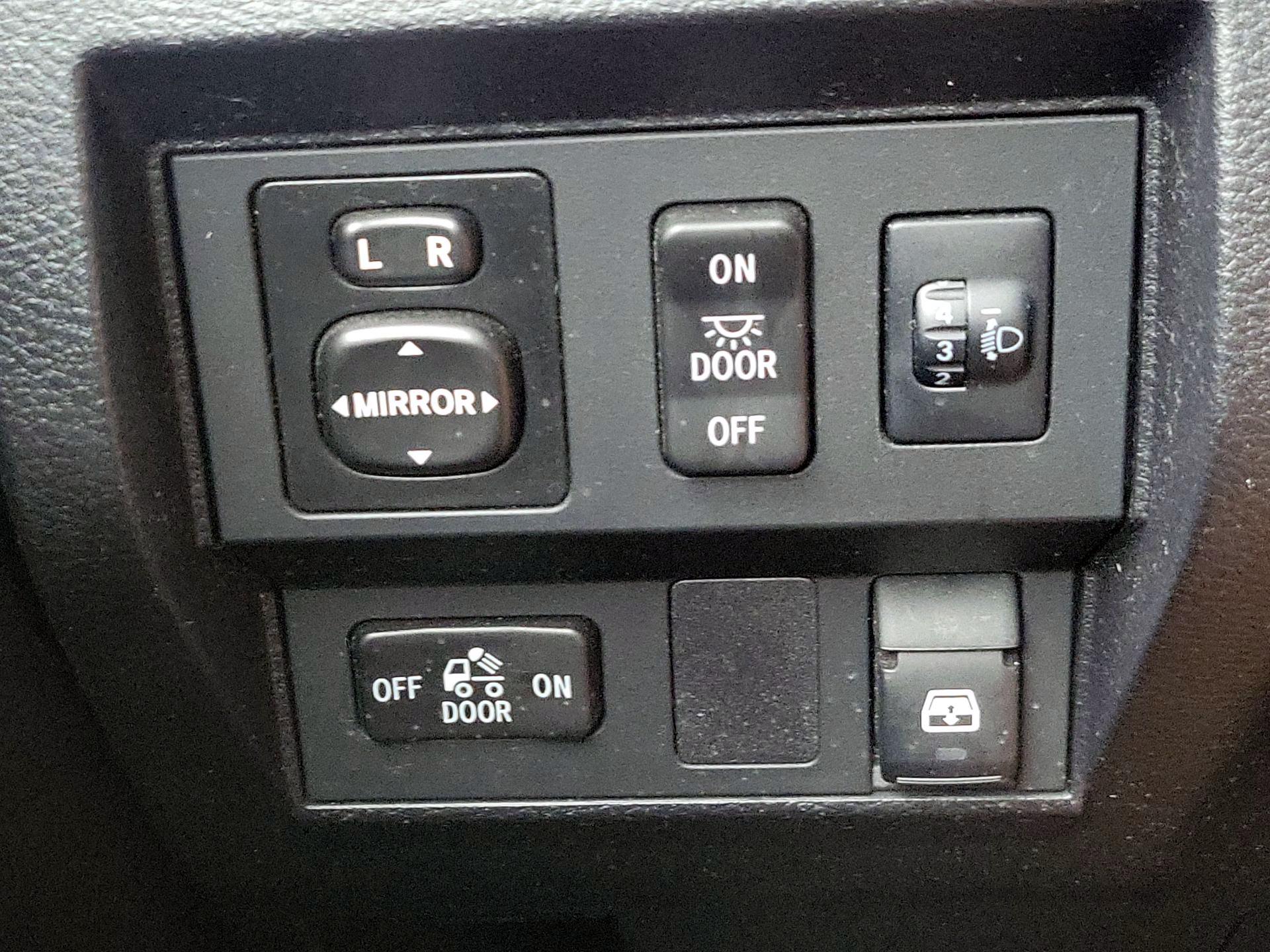 Thumbnail: 2014 Toyota Tundra - 13