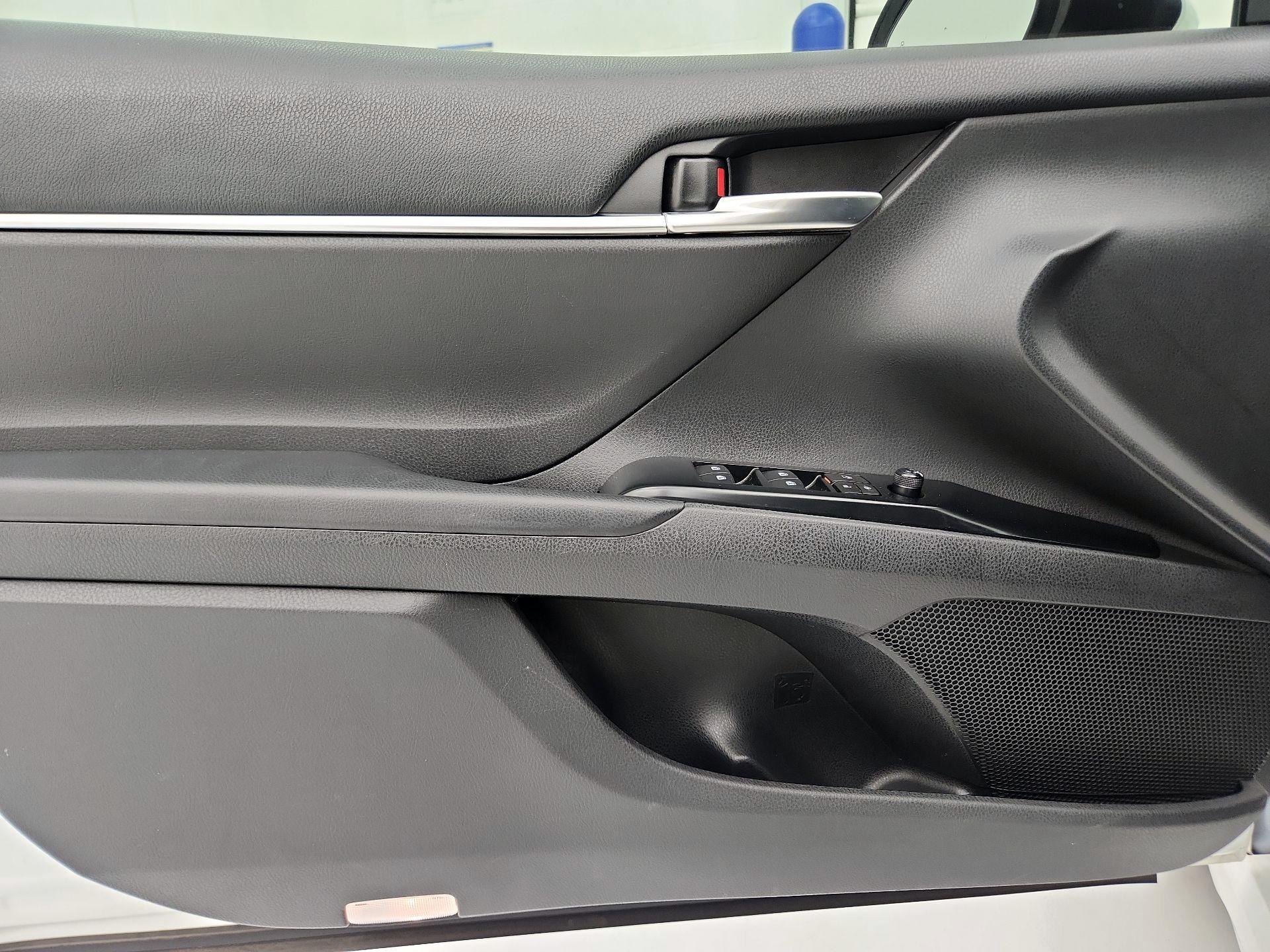 Thumbnail: 2018 Toyota Camry - 12