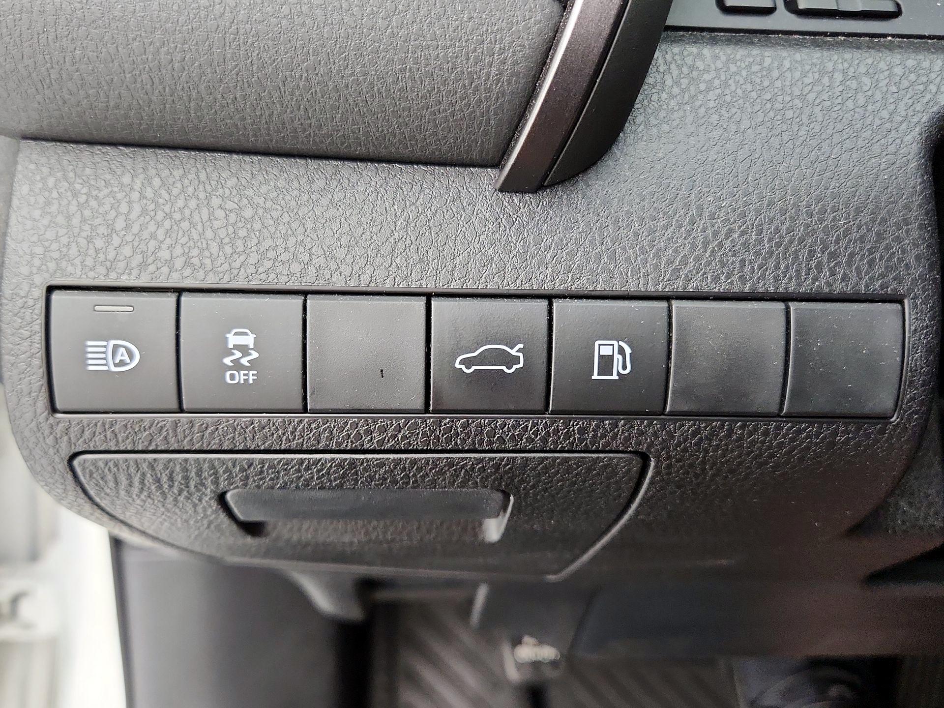 Thumbnail: 2018 Toyota Camry - 13