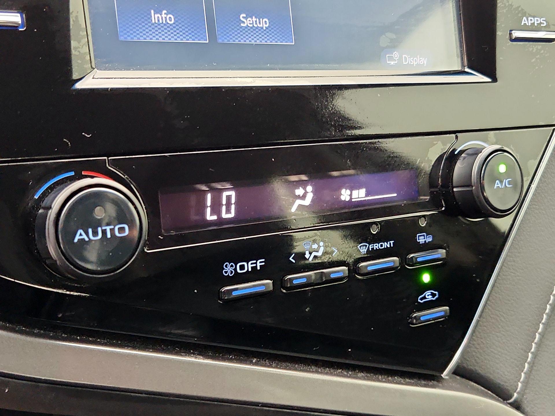 Thumbnail: 2018 Toyota Camry - 16