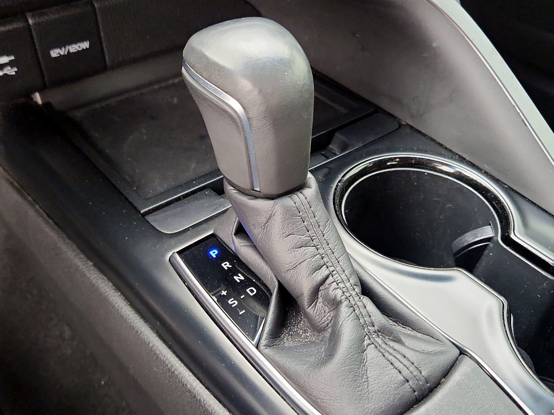 Thumbnail: 2018 Toyota Camry - 17