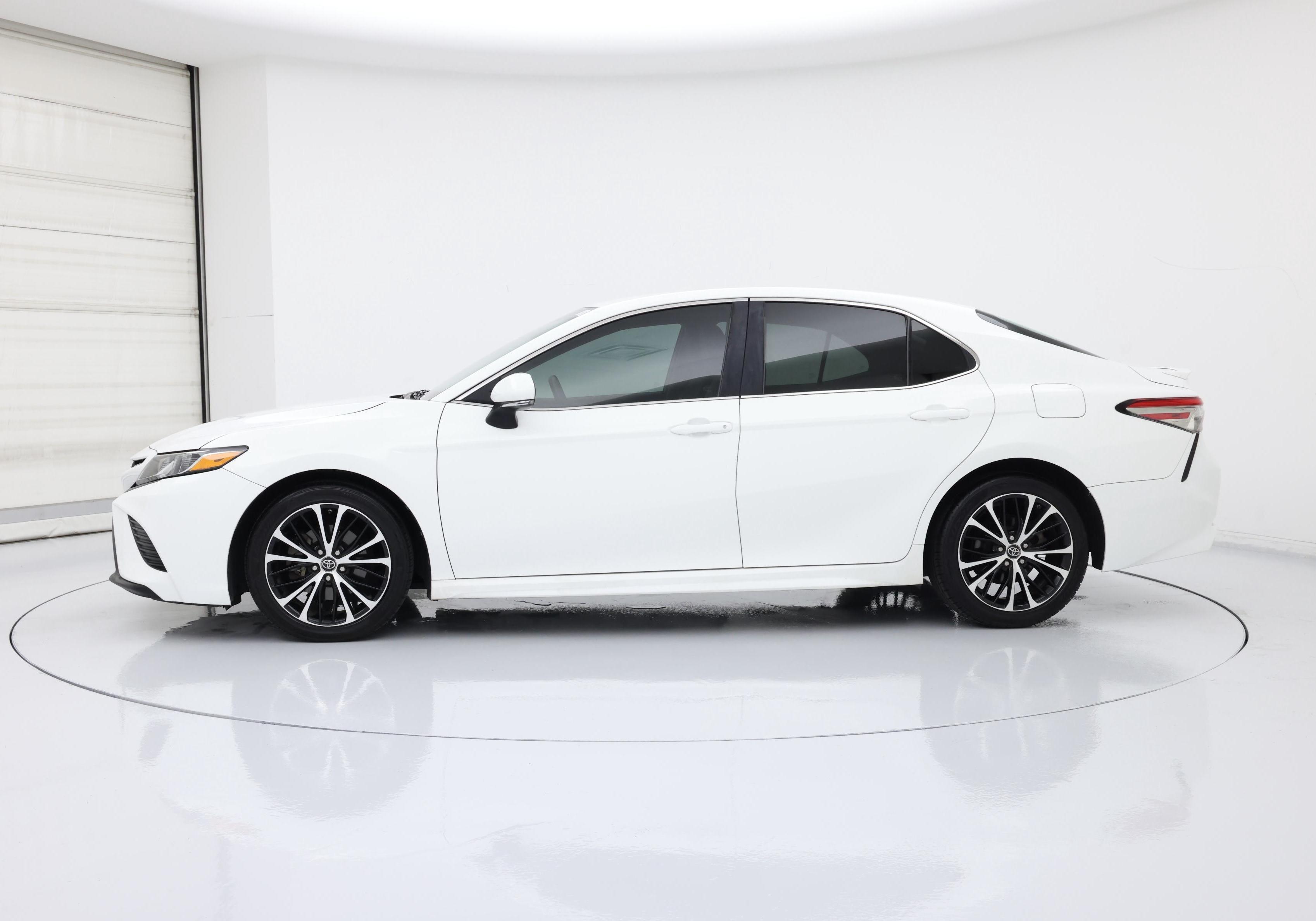 Thumbnail: 2018 Toyota Camry - 3