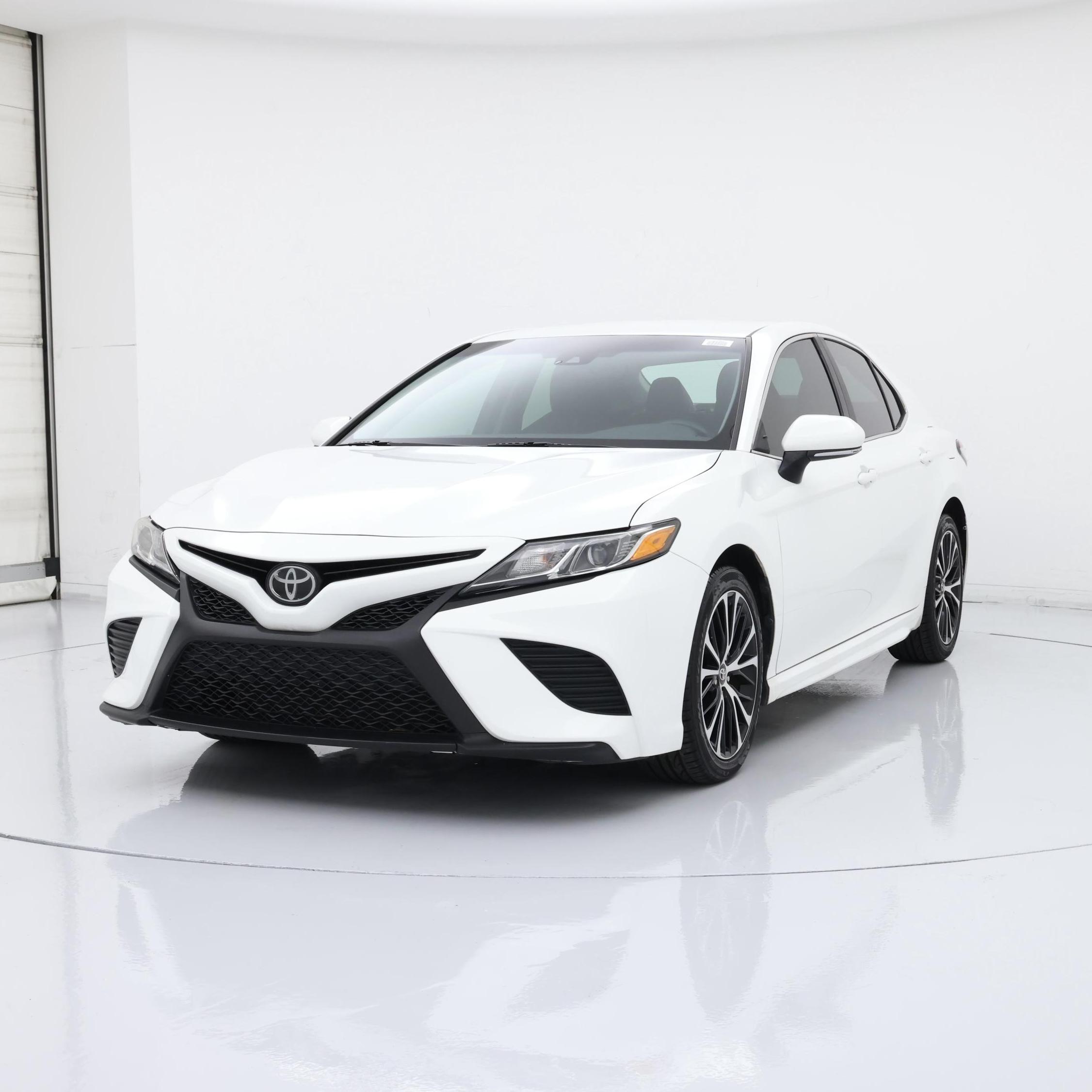 Thumbnail: 2018 Toyota Camry - 4