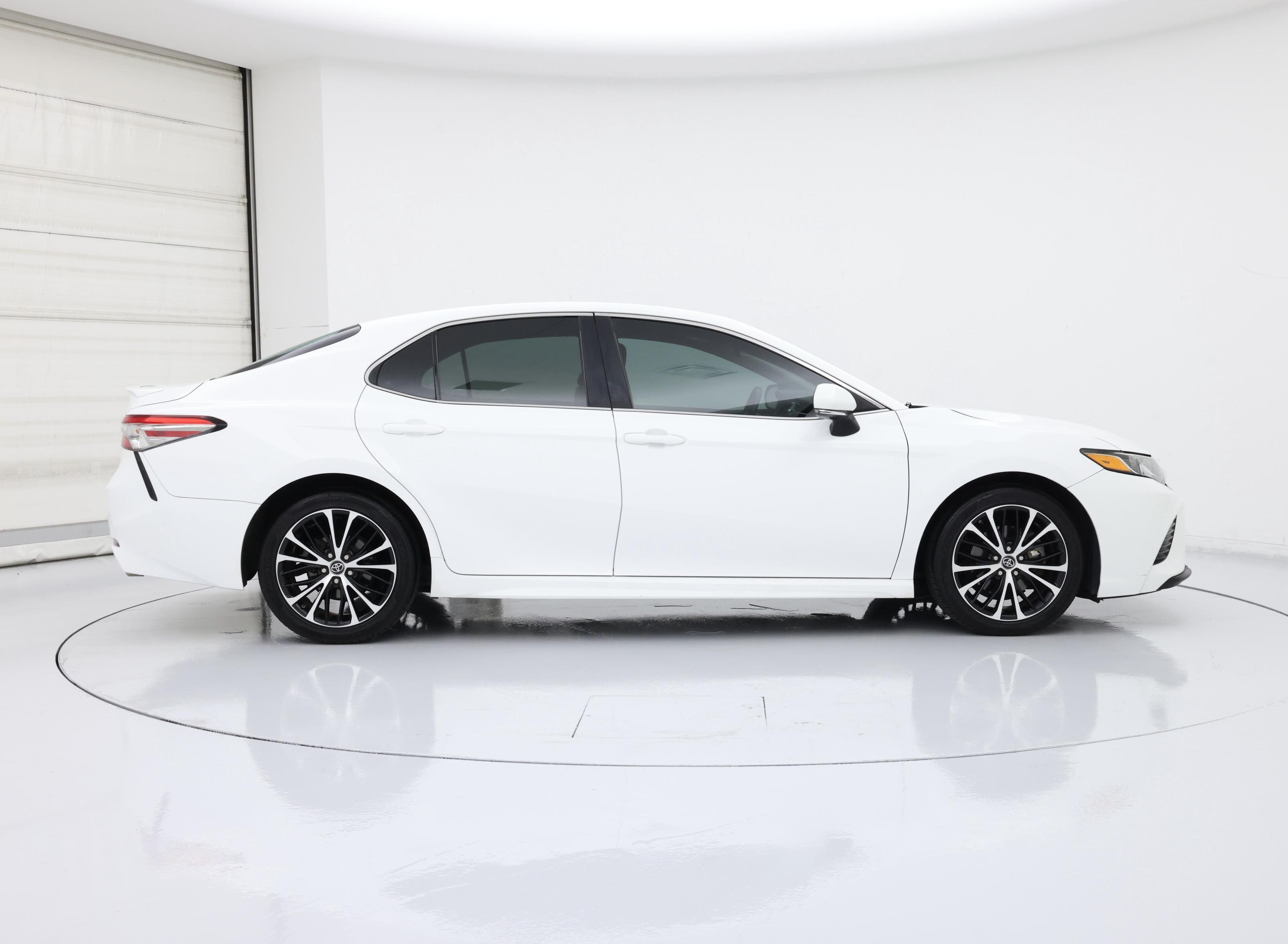 Thumbnail: 2018 Toyota Camry - 7