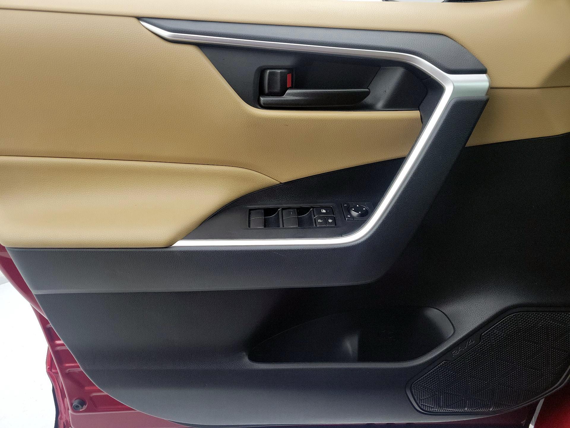 Thumbnail: 2019 Toyota RAV4 - 12