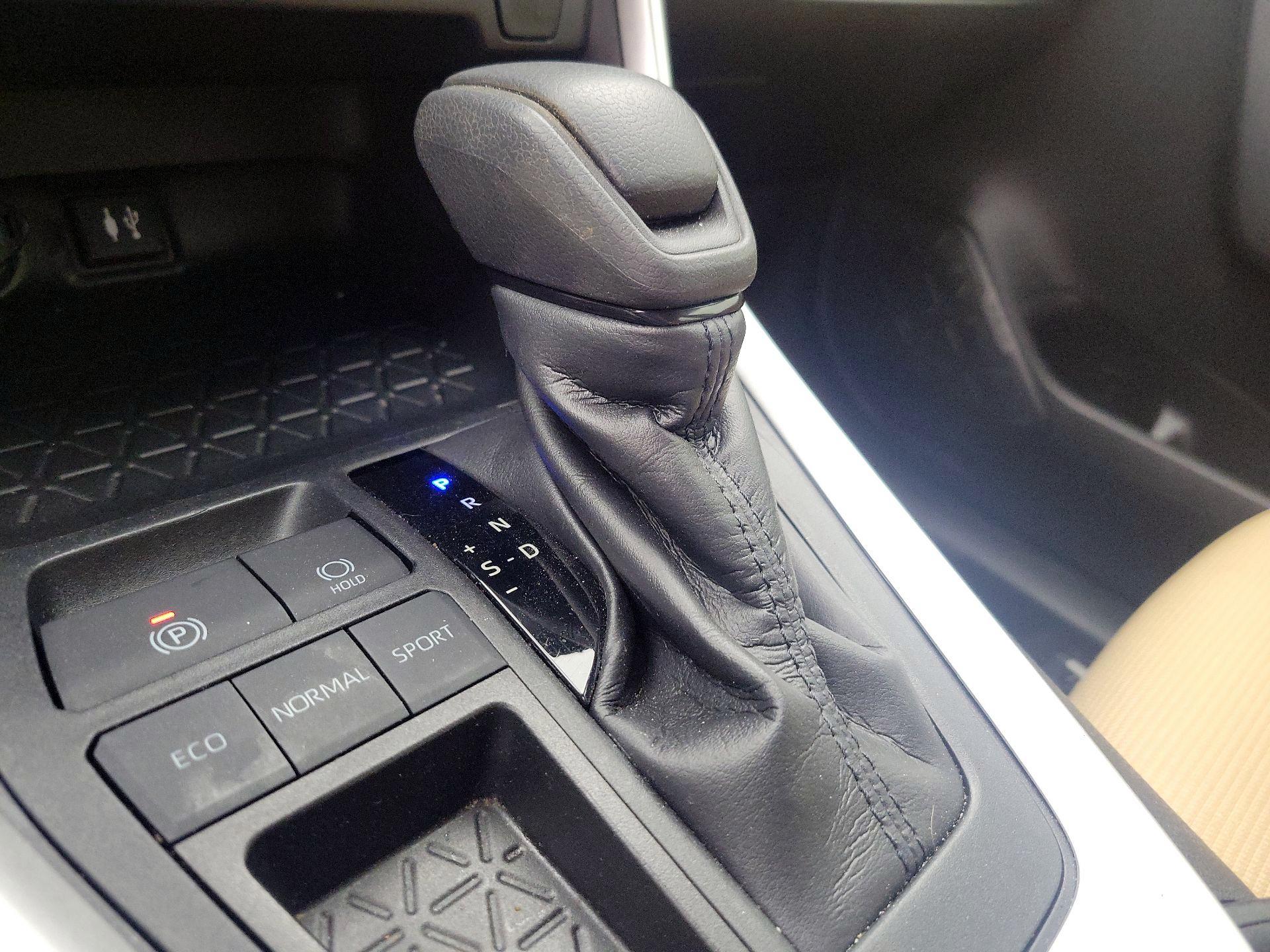 Thumbnail: 2019 Toyota RAV4 - 17