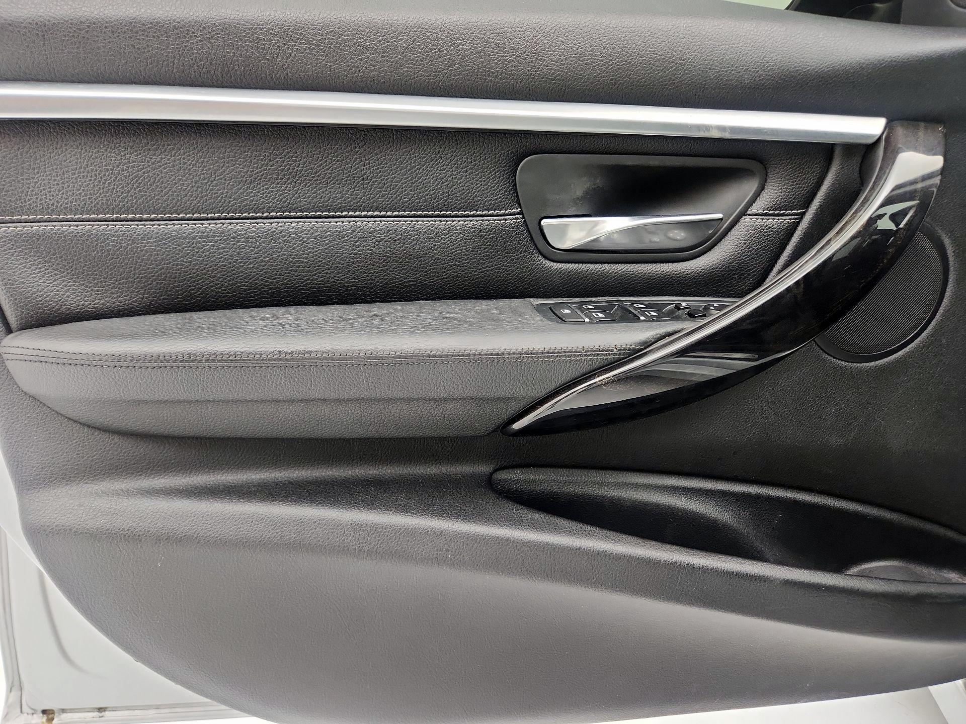 Thumbnail: 2016 BMW 3 Series - 12
