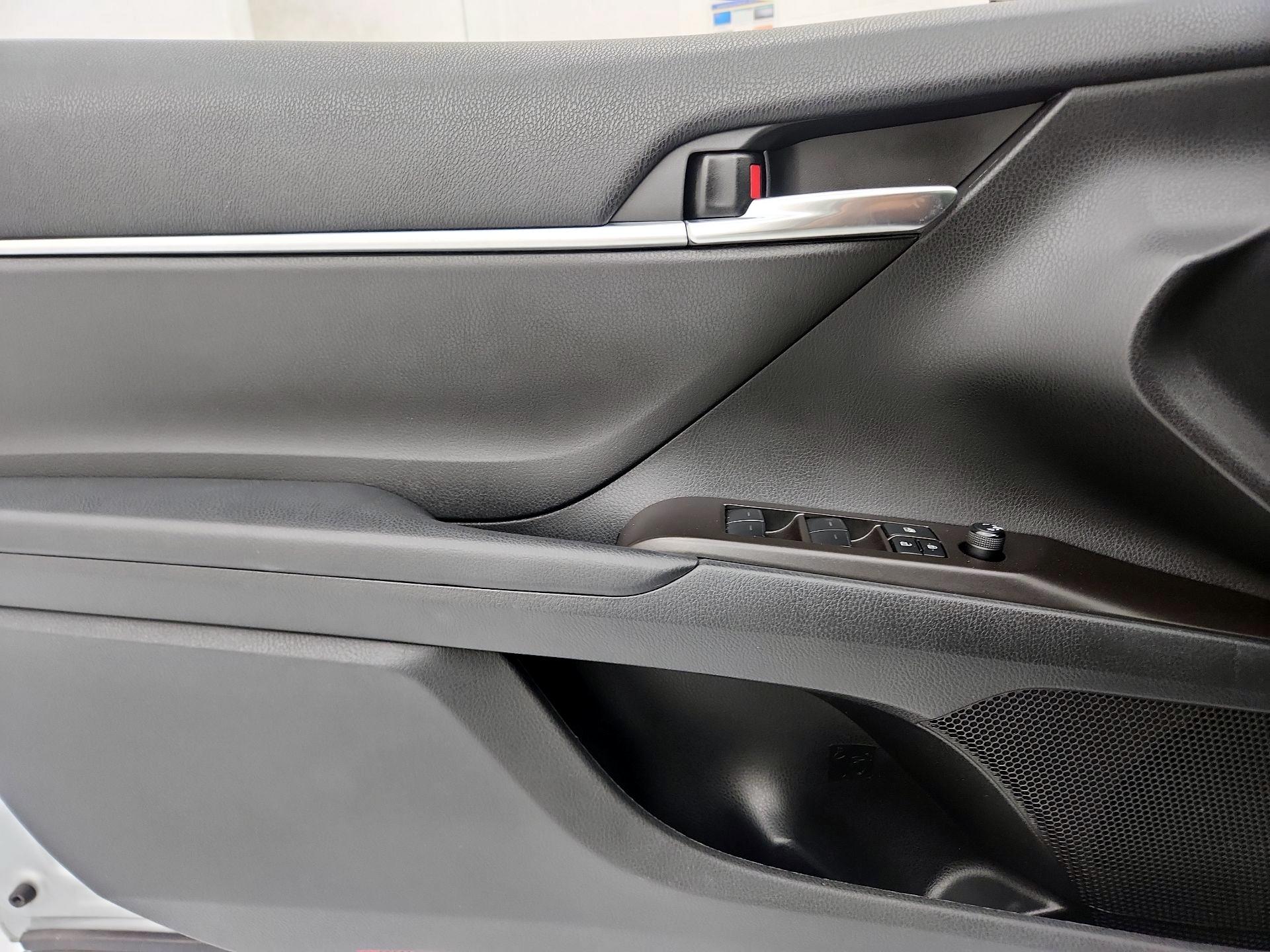Thumbnail: 2022 Toyota Camry - 12