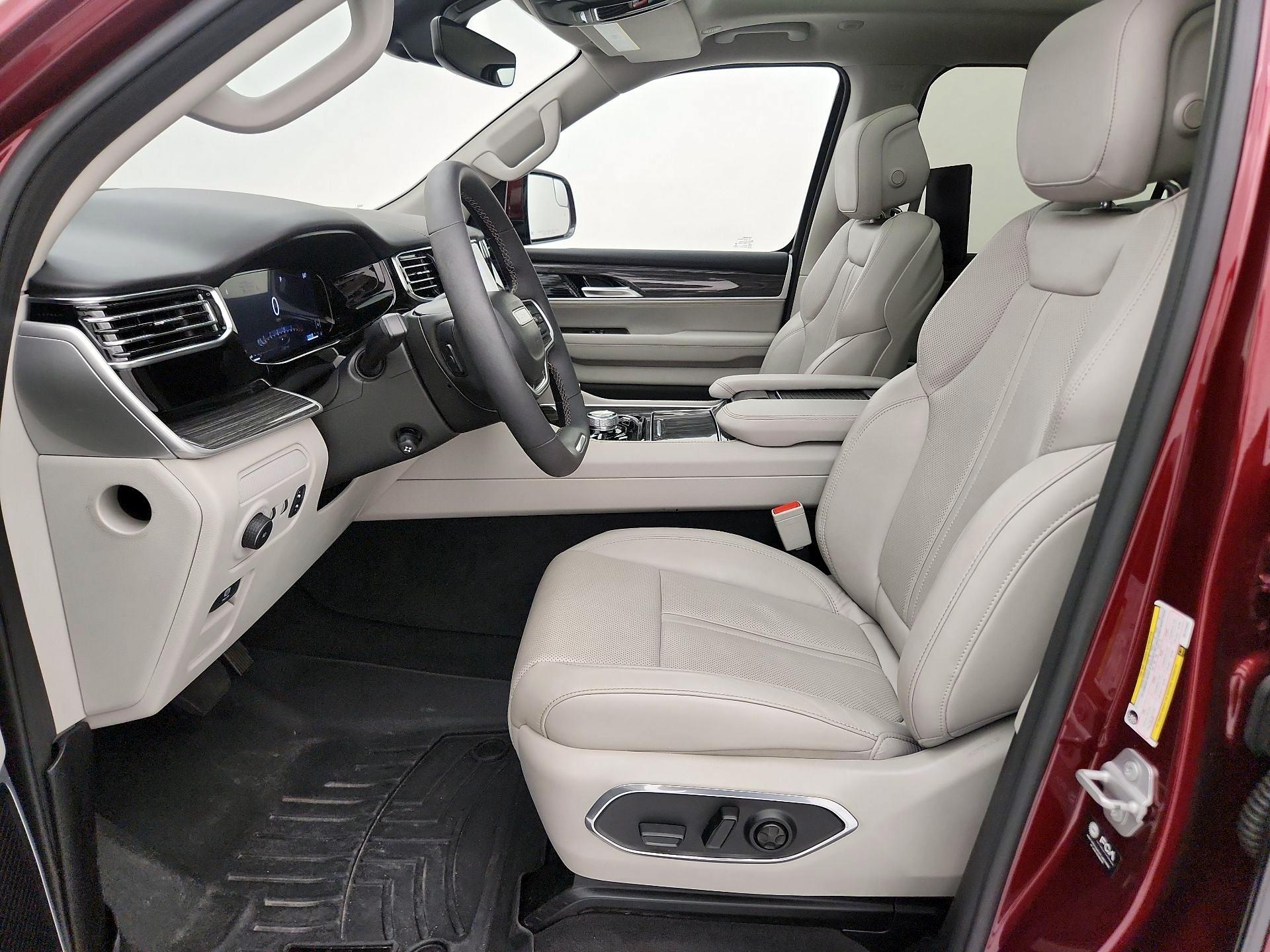 Thumbnail: 2022 Jeep Wagoneer - 11