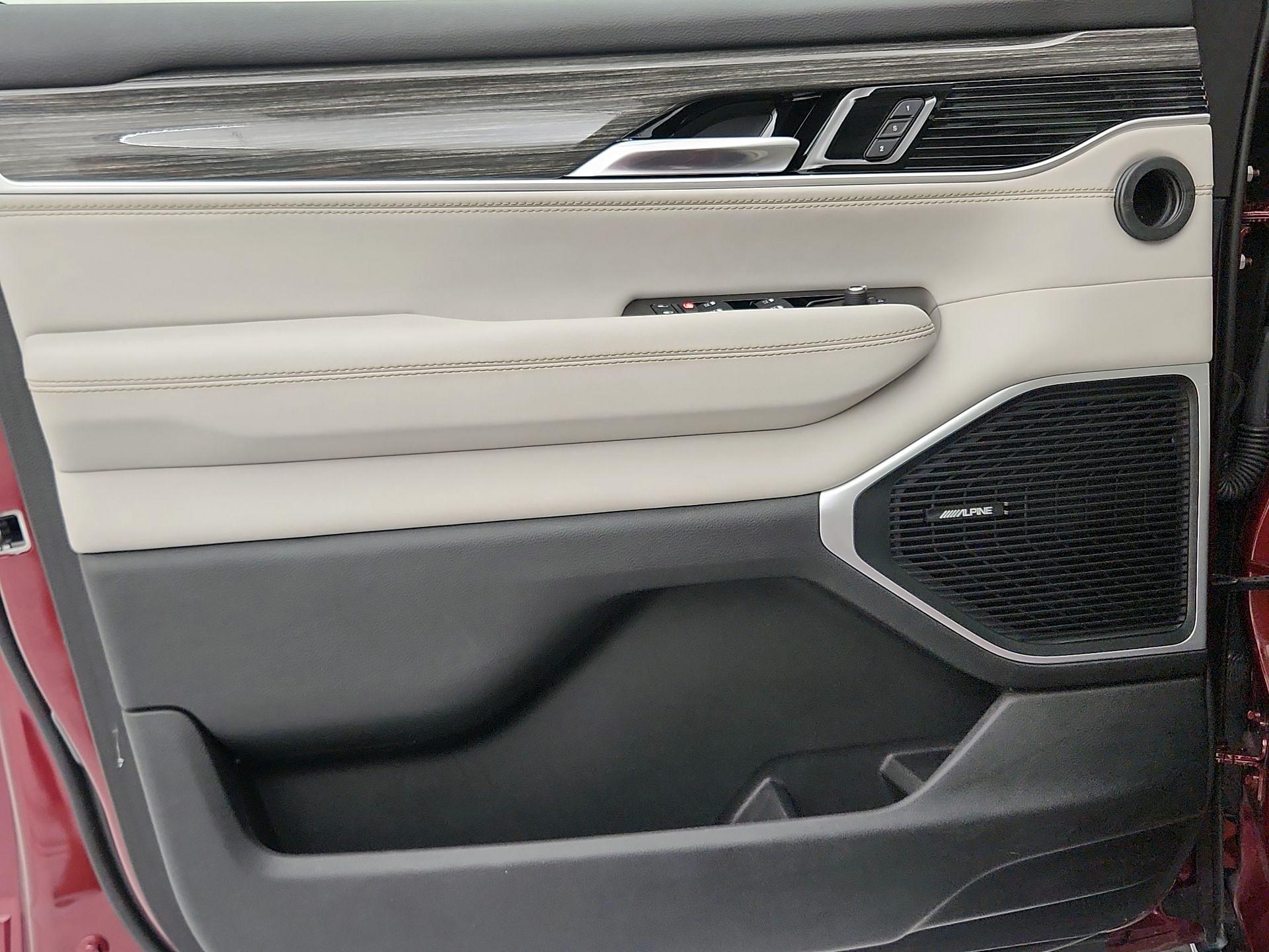 Thumbnail: 2022 Jeep Wagoneer - 12