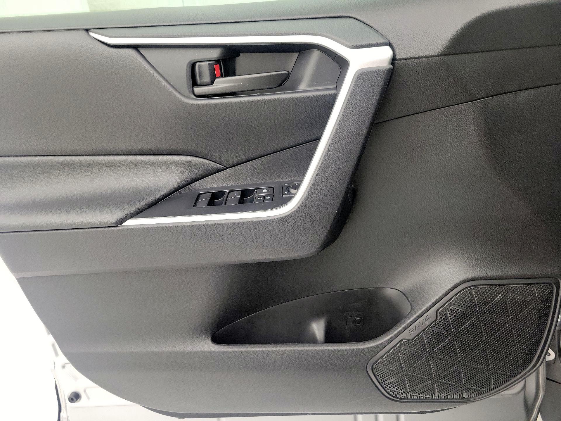 Thumbnail: 2020 Toyota RAV4 - 12