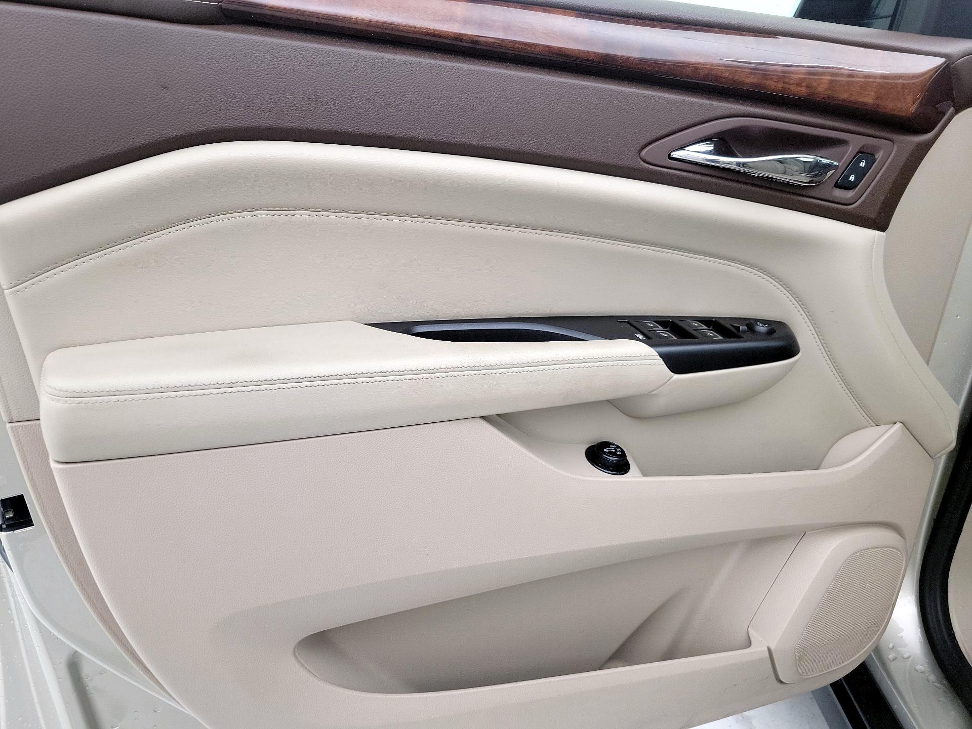 Thumbnail: 2015 Cadillac SRX - 12
