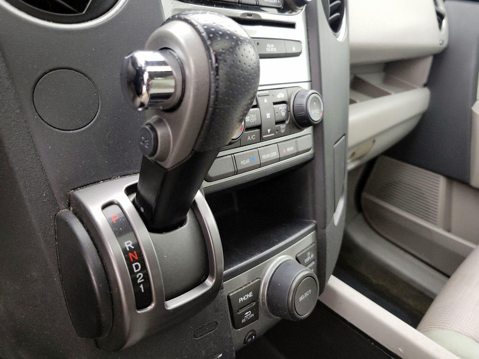 Thumbnail: 2015 Honda Pilot - 17