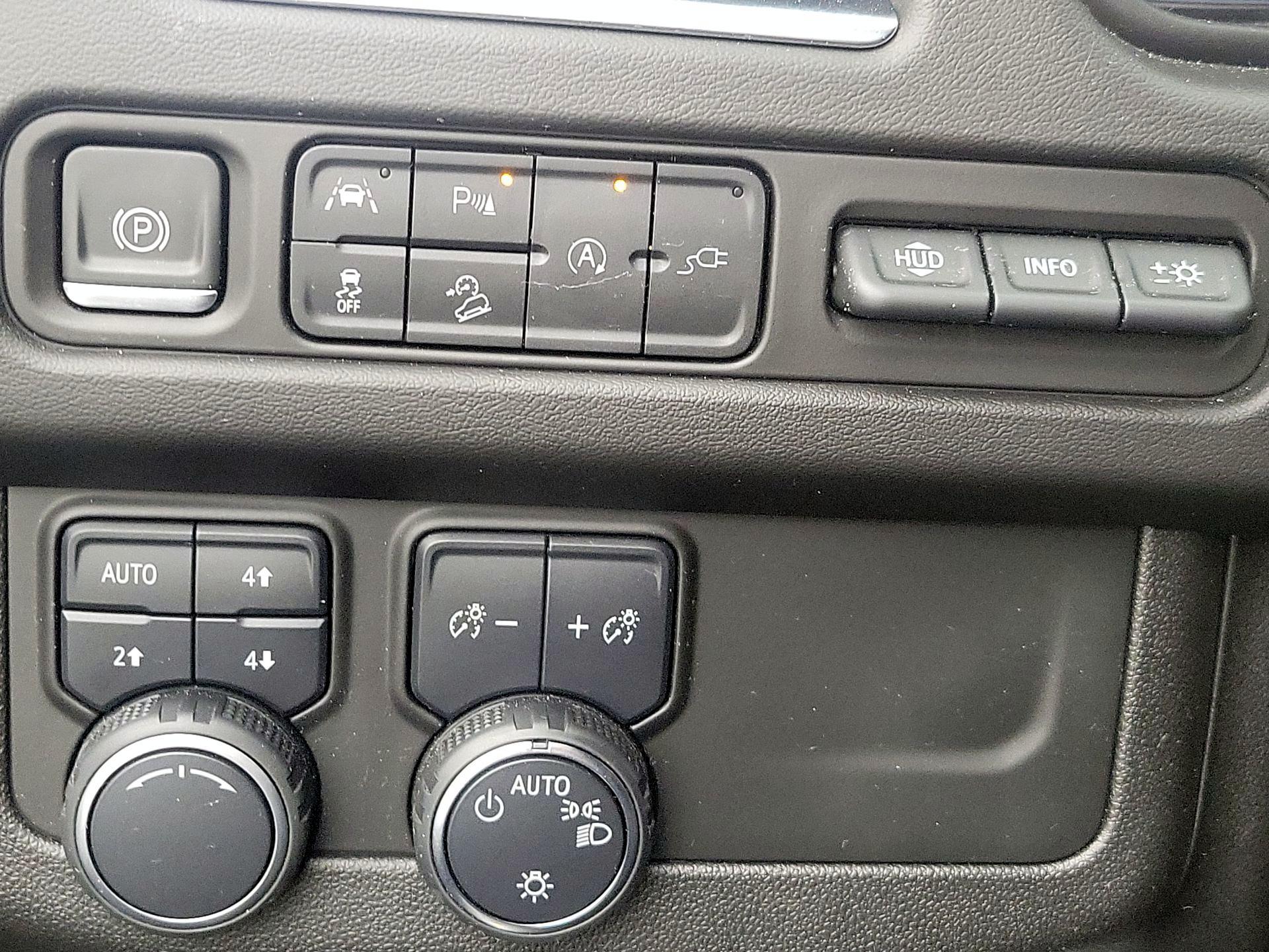 Thumbnail: 2021 Chevrolet Tahoe - 13