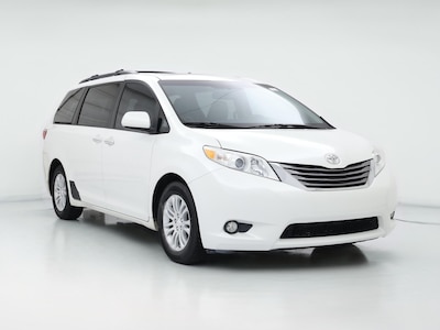 White 2016 Toyota Sienna XLE