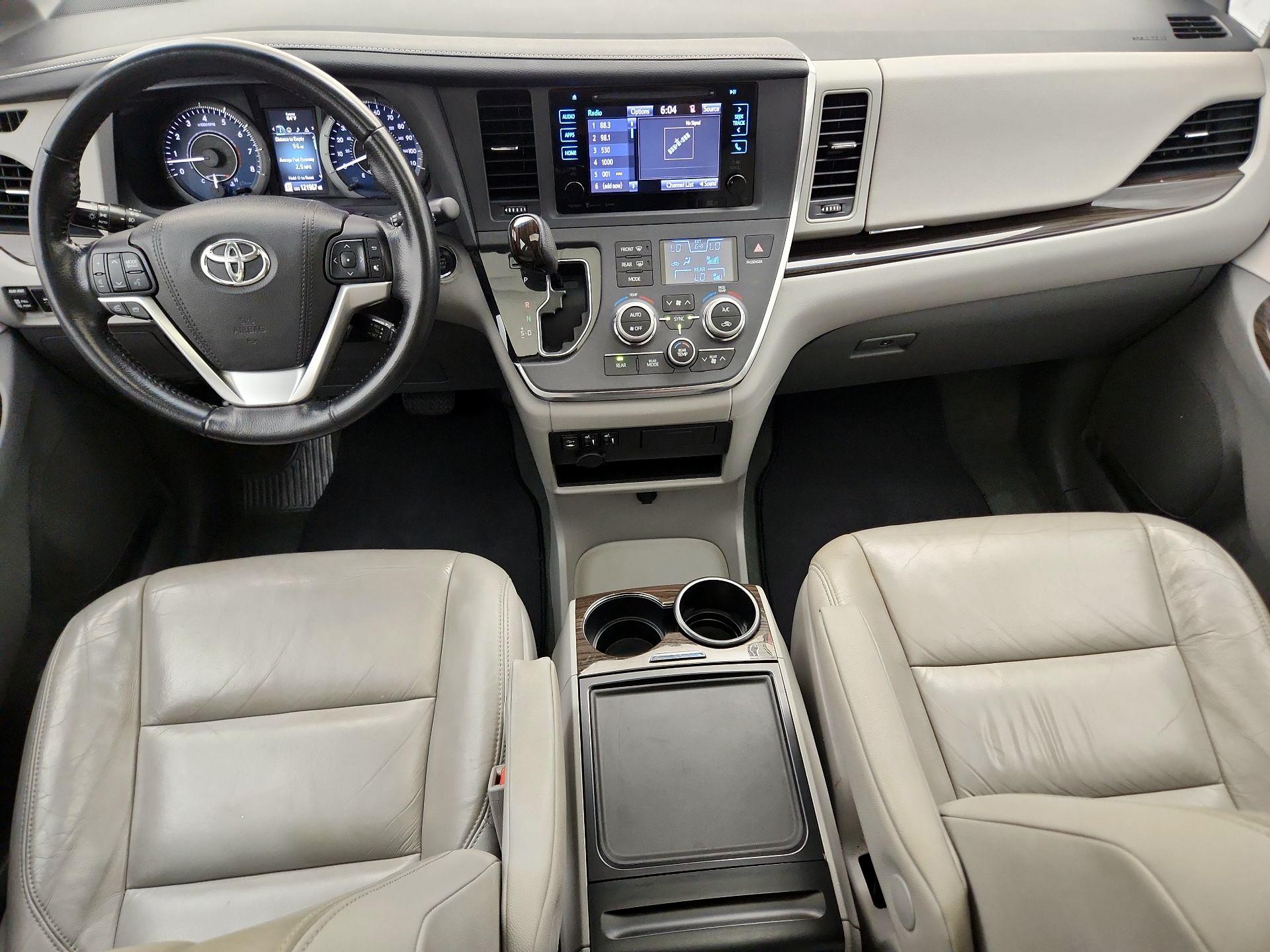 Thumbnail: 2016 Toyota Sienna - 9