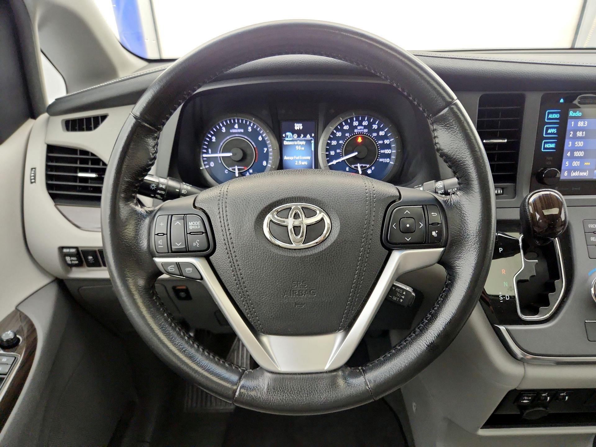 Thumbnail: 2016 Toyota Sienna - 10