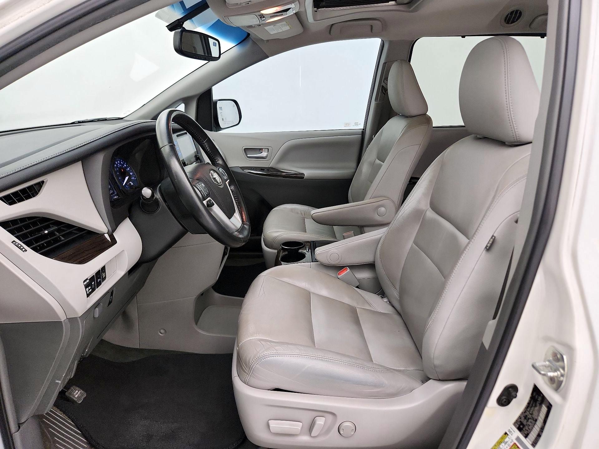 Thumbnail: 2016 Toyota Sienna - 11