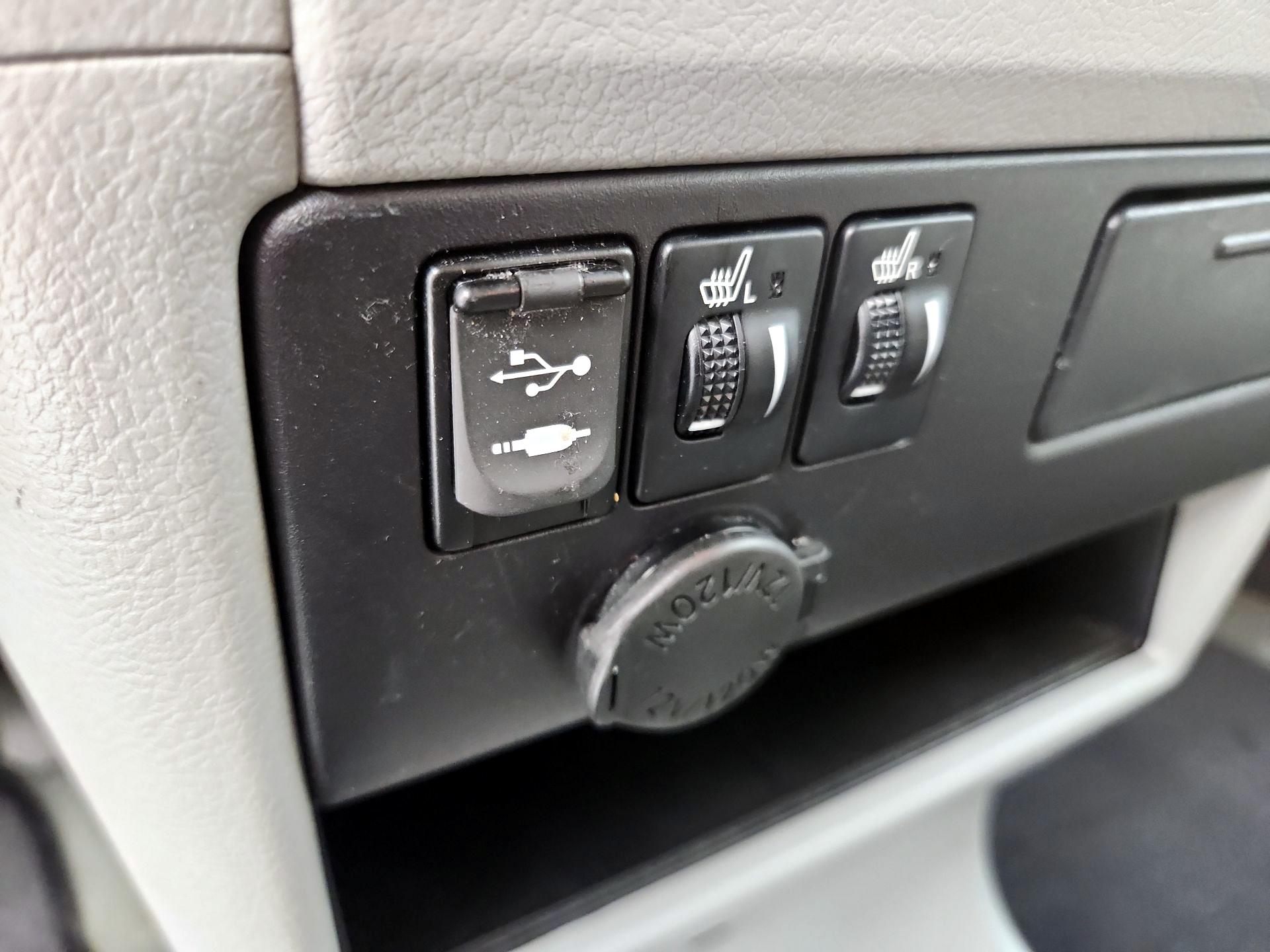 Thumbnail: 2016 Toyota Sienna - 18