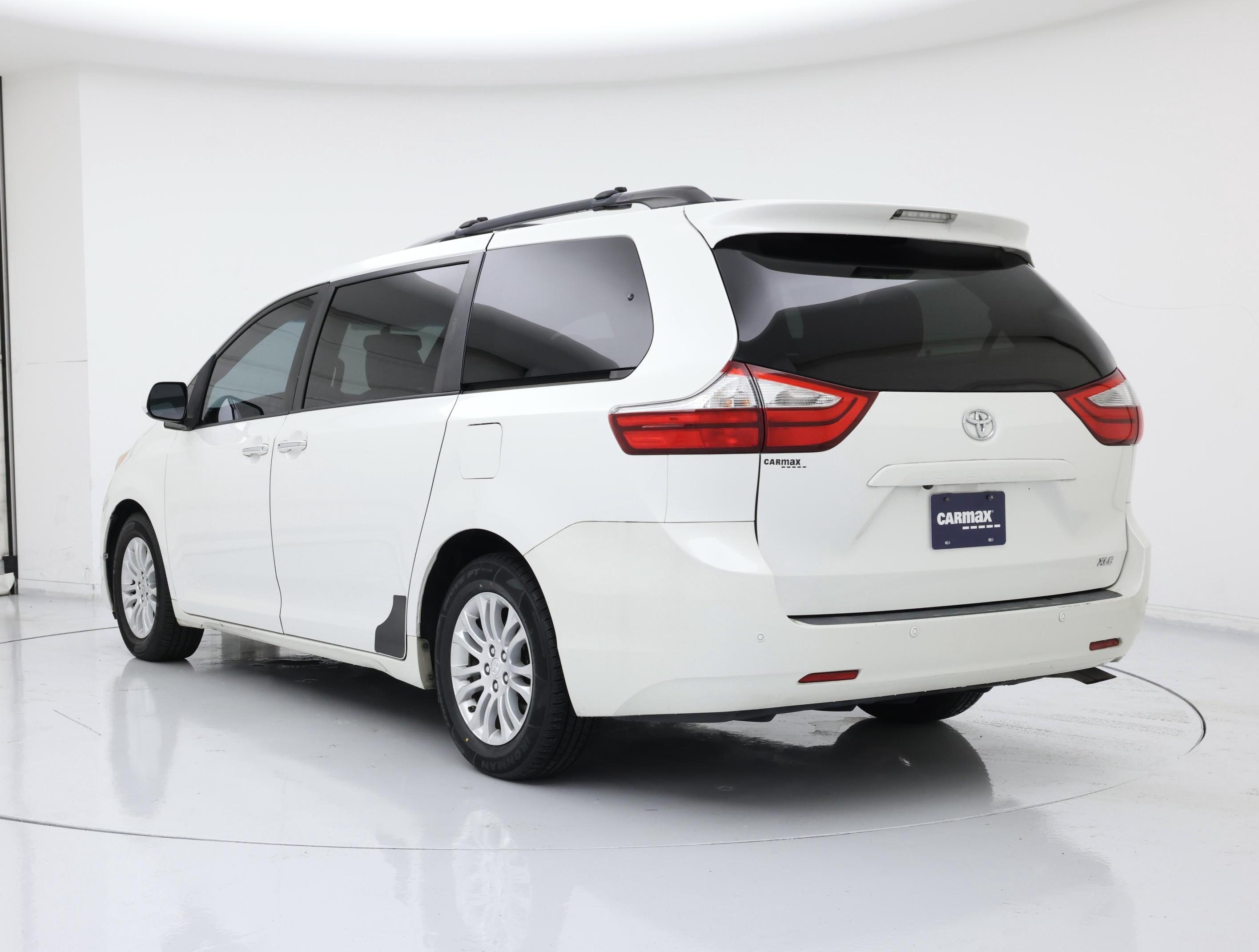 Thumbnail: 2016 Toyota Sienna - 2