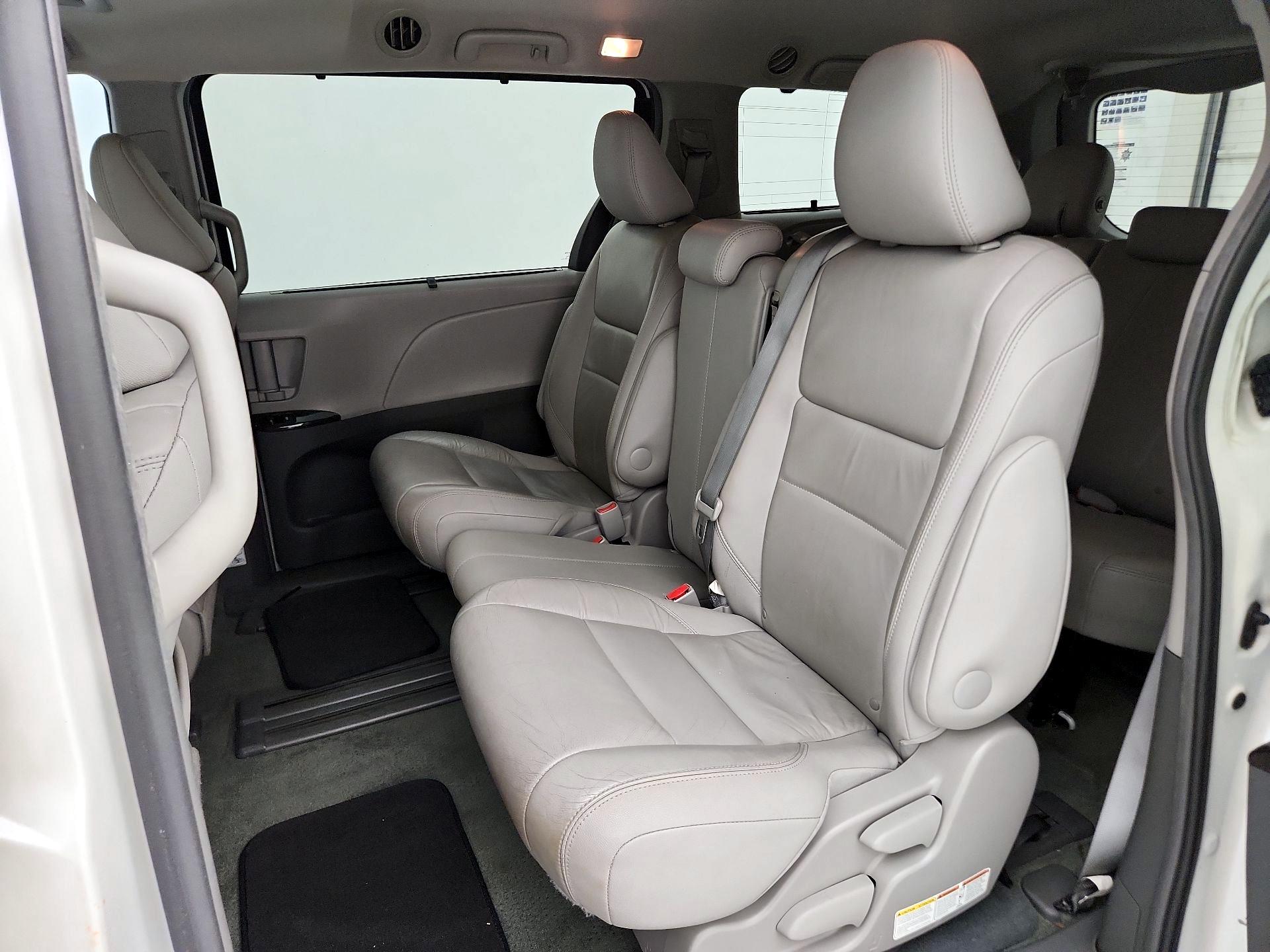 Thumbnail: 2016 Toyota Sienna - 20