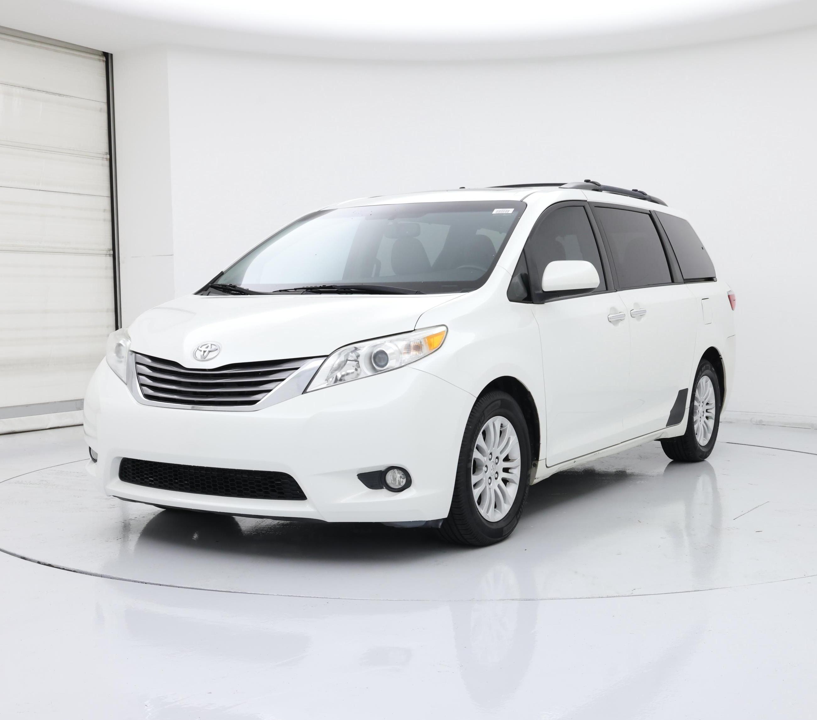 Thumbnail: 2016 Toyota Sienna - 4