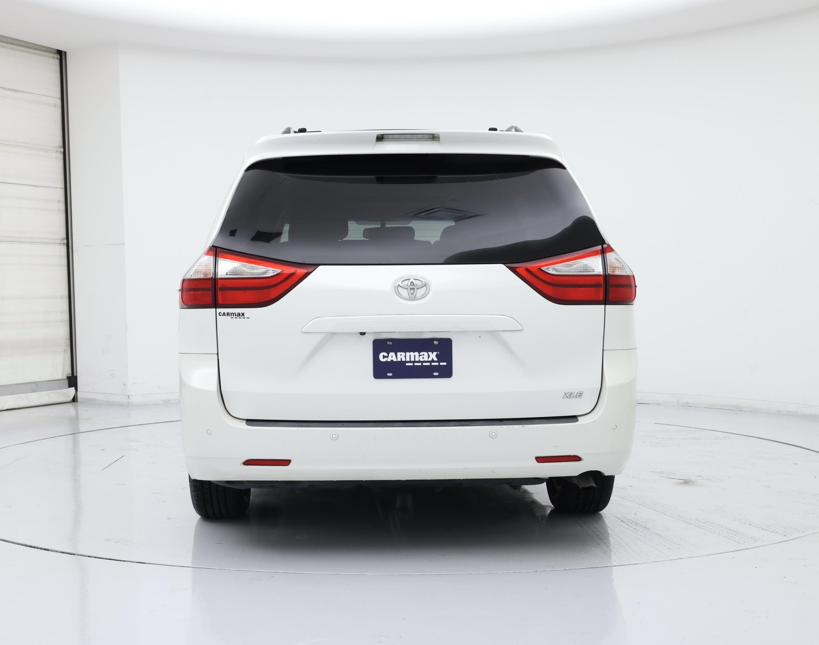 Thumbnail: 2016 Toyota Sienna - 6