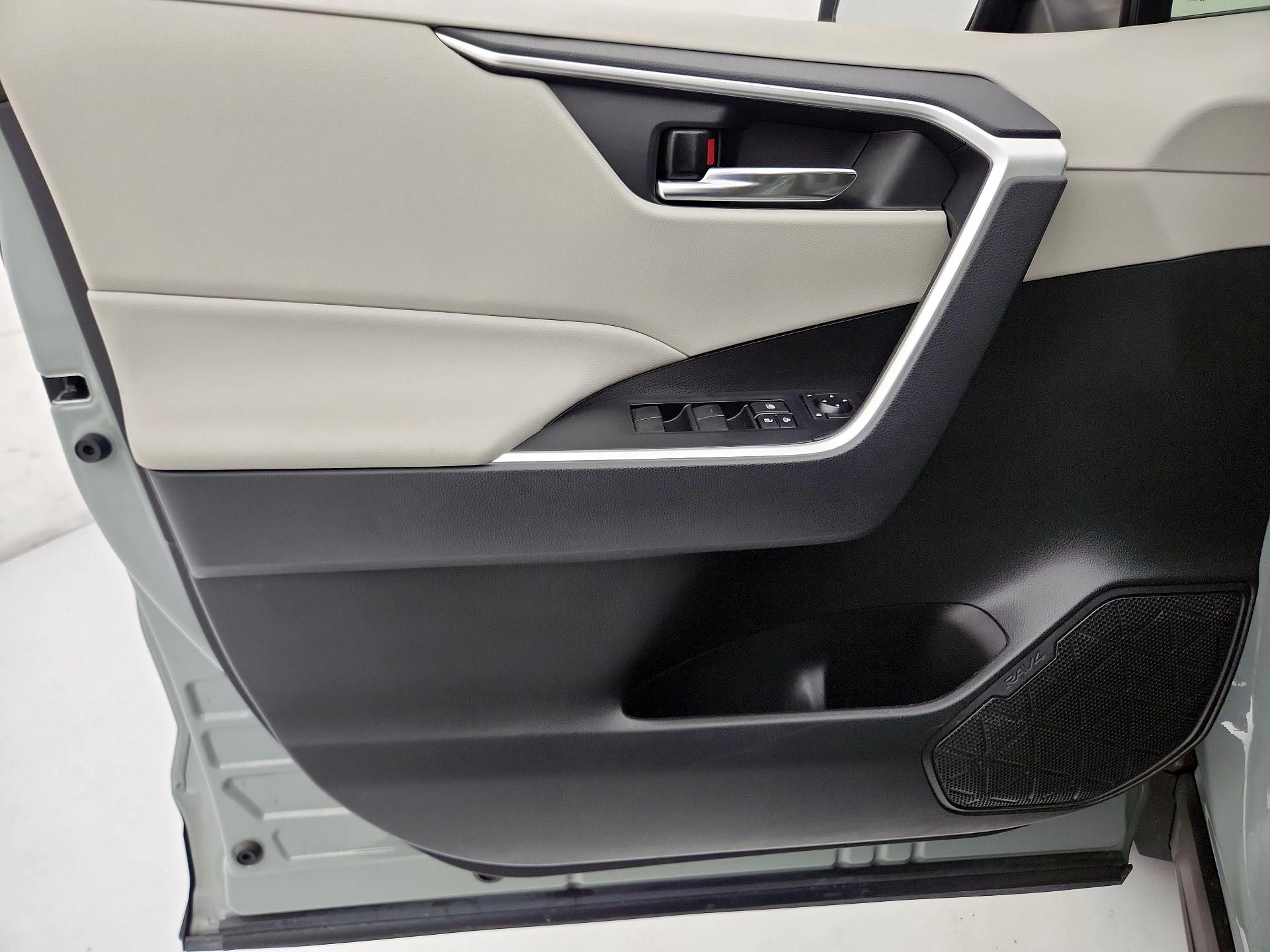 Thumbnail: 2021 Toyota RAV4 - 12