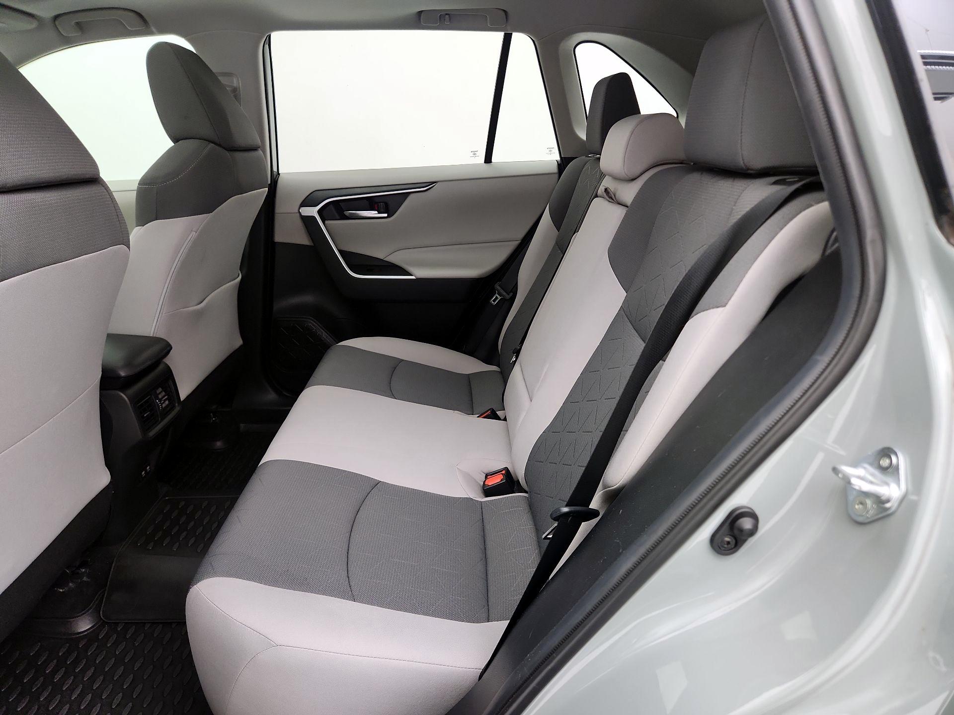 Thumbnail: 2021 Toyota RAV4 - 20