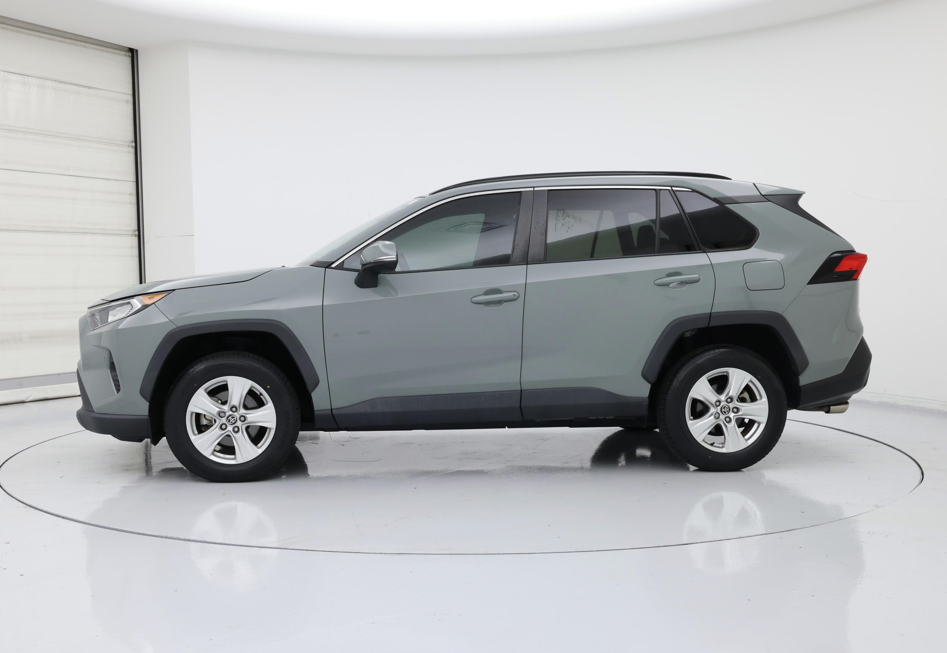 Thumbnail: 2021 Toyota RAV4 - 3