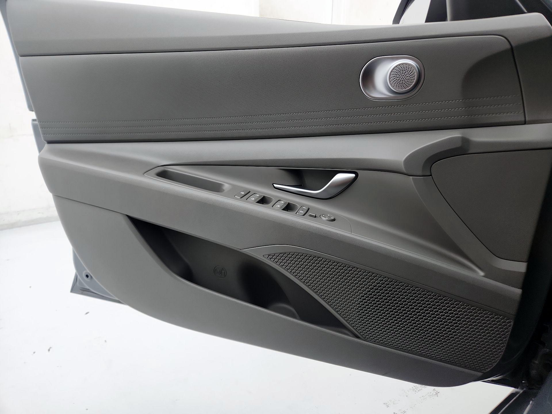 Thumbnail: 2023 Hyundai Elantra - 12