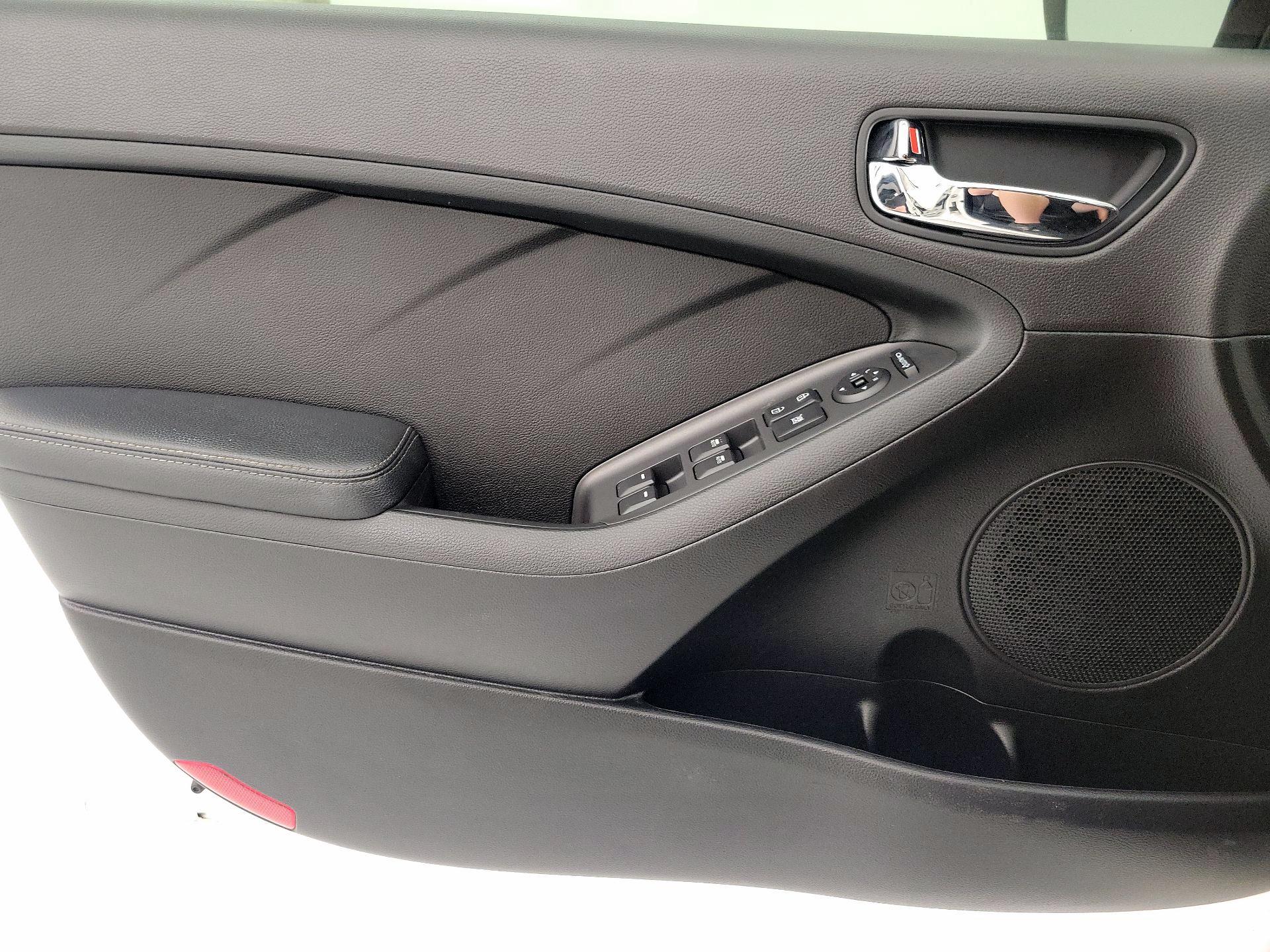 Thumbnail: 2016 Kia Forte - 12