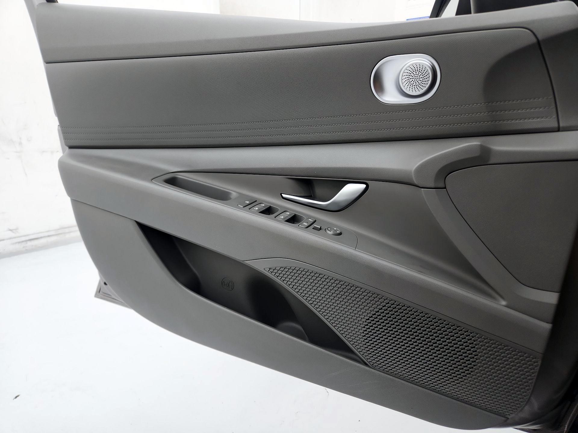 Thumbnail: 2022 Hyundai Elantra - 12