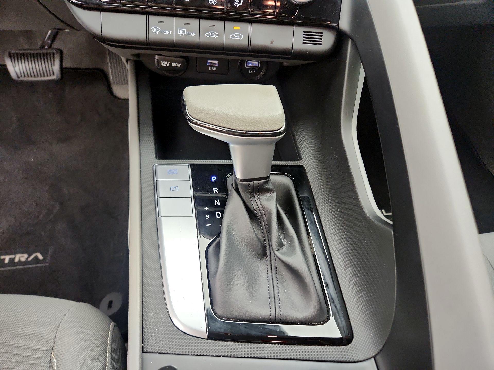 Thumbnail: 2022 Hyundai Elantra - 17