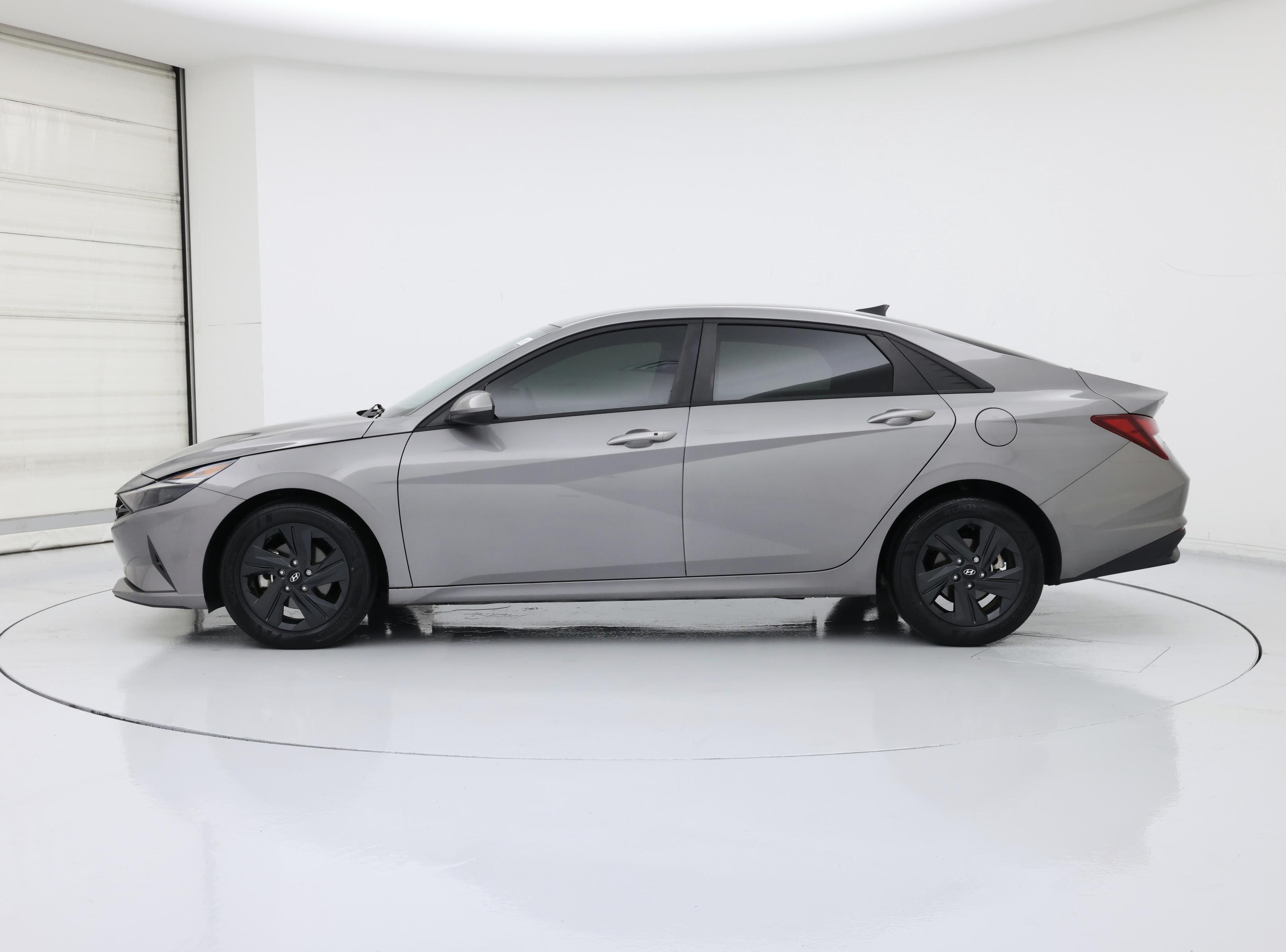 Thumbnail: 2022 Hyundai Elantra - 3