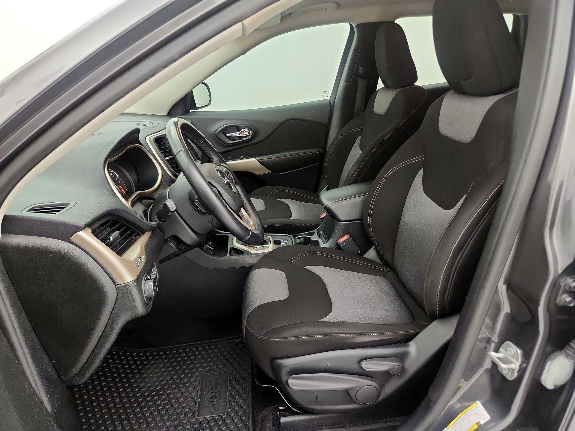 Thumbnail: 2018 Jeep Cherokee - 11