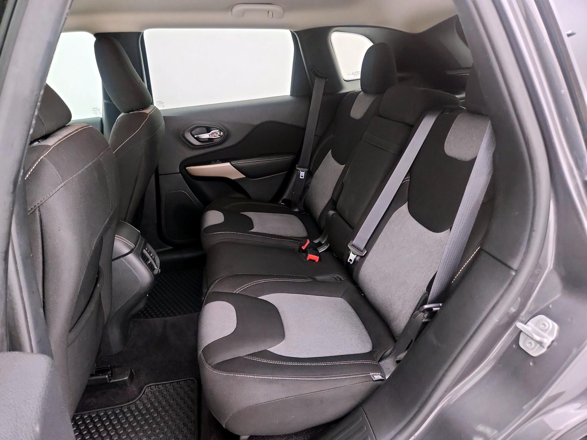 Thumbnail: 2018 Jeep Cherokee - 20