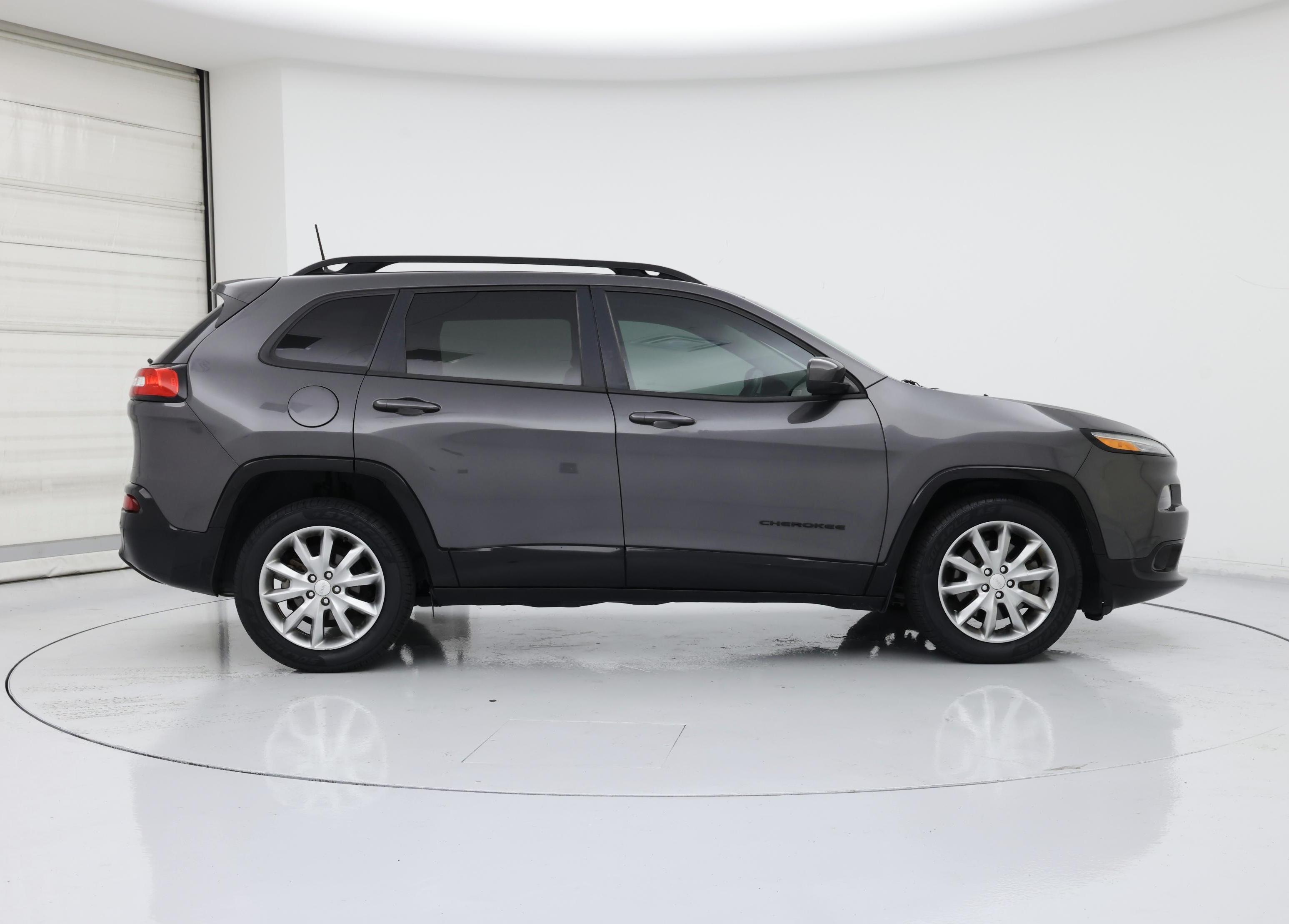 Thumbnail: 2018 Jeep Cherokee - 7