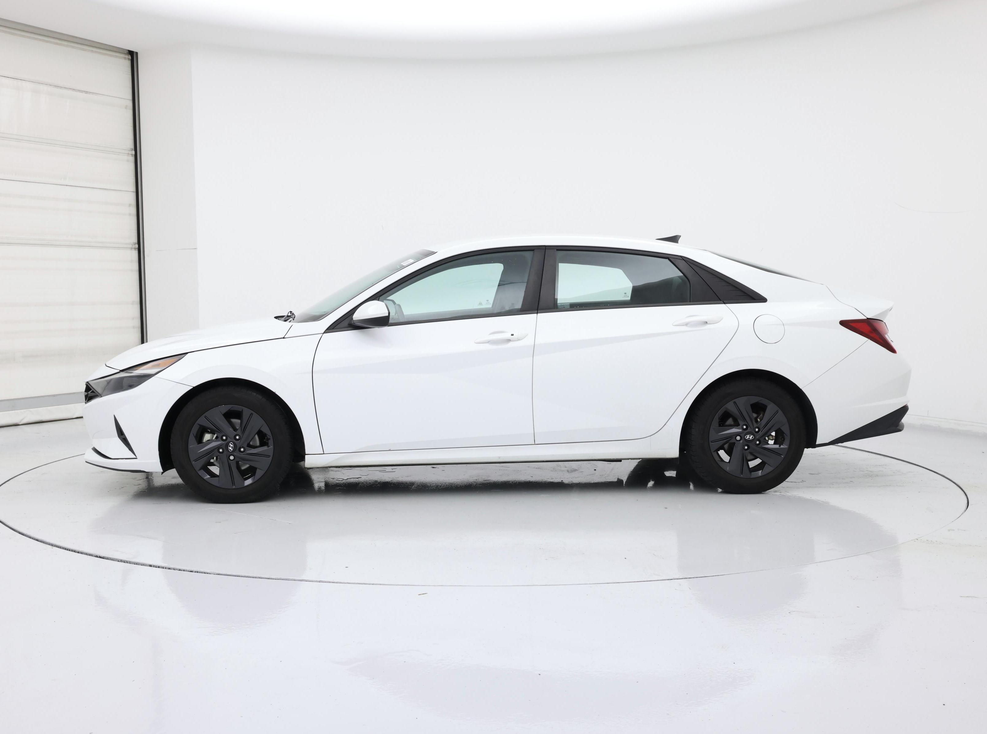 Thumbnail: 2022 Hyundai Elantra - 3