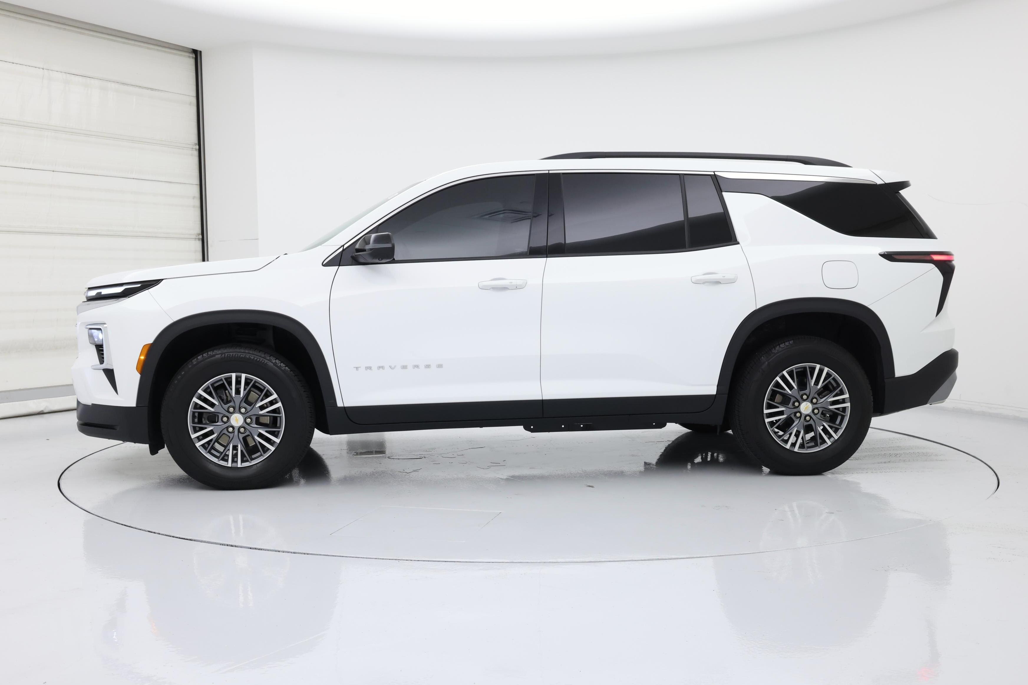 Thumbnail: 2024 Chevrolet Traverse - 3