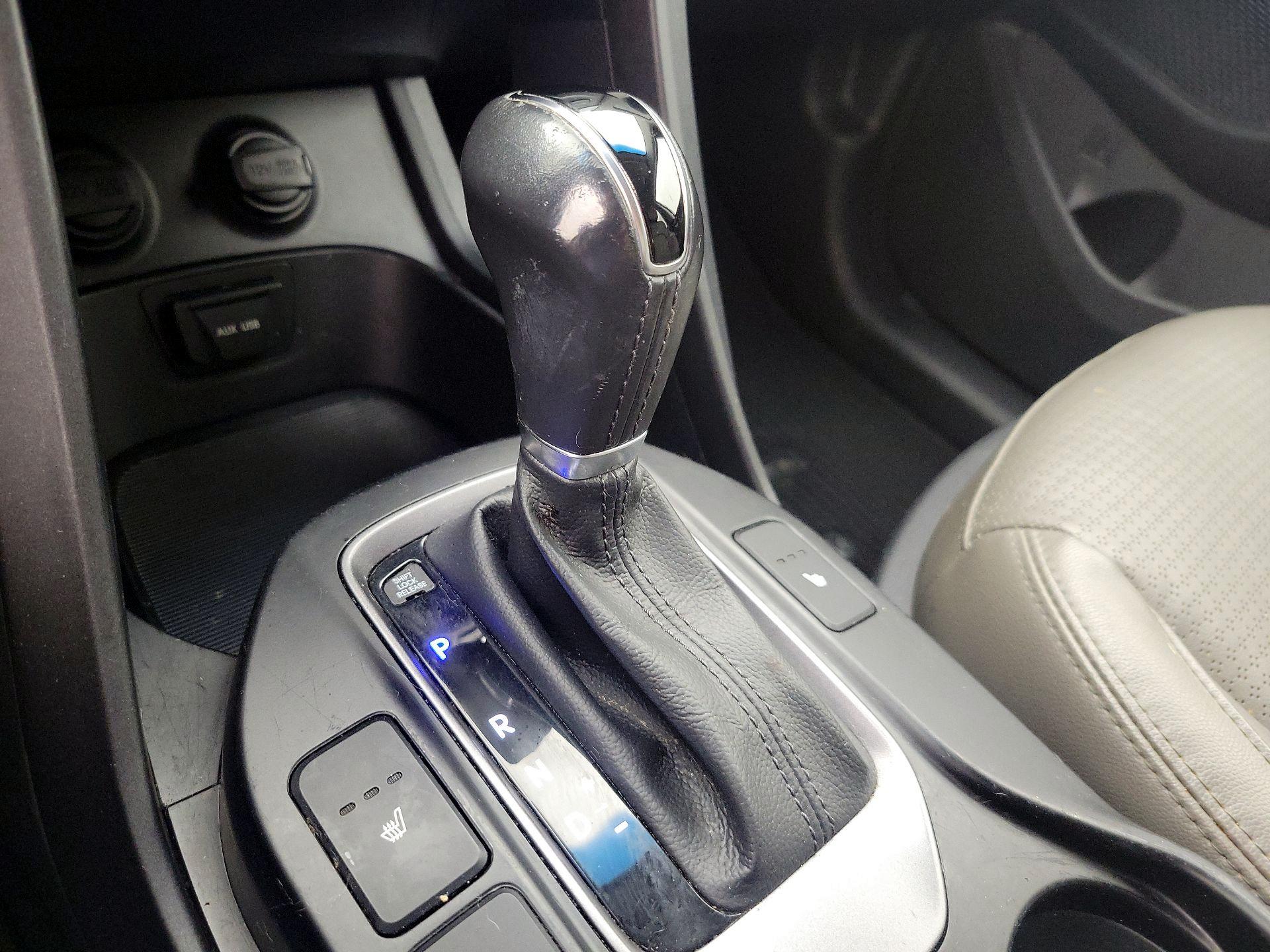 Thumbnail: 2015 Hyundai Santa Fe - 17