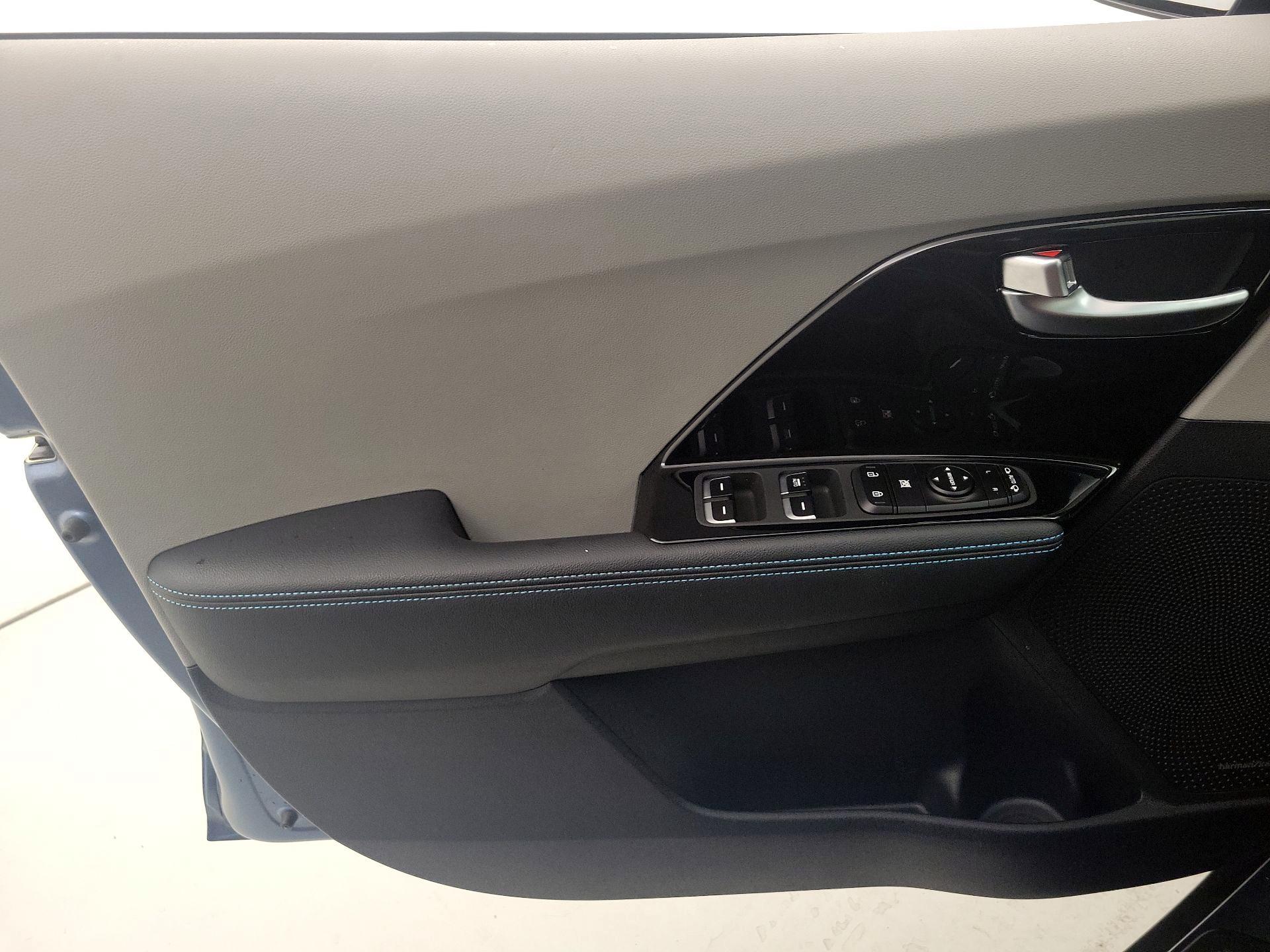 Thumbnail: 2020 Kia Niro - 12