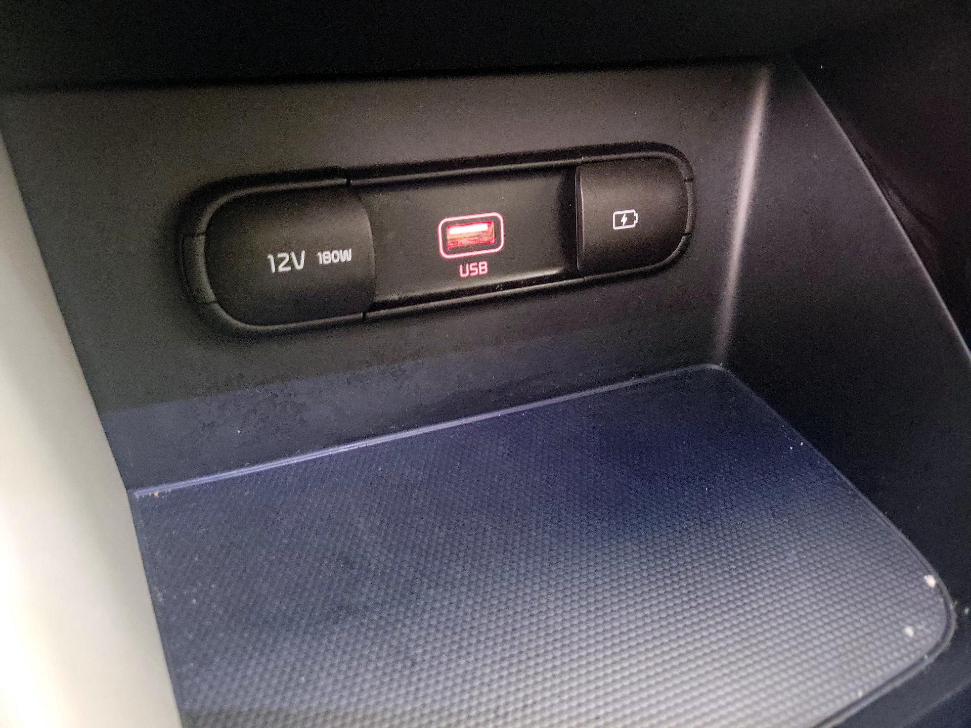 Thumbnail: 2020 Kia Niro - 19