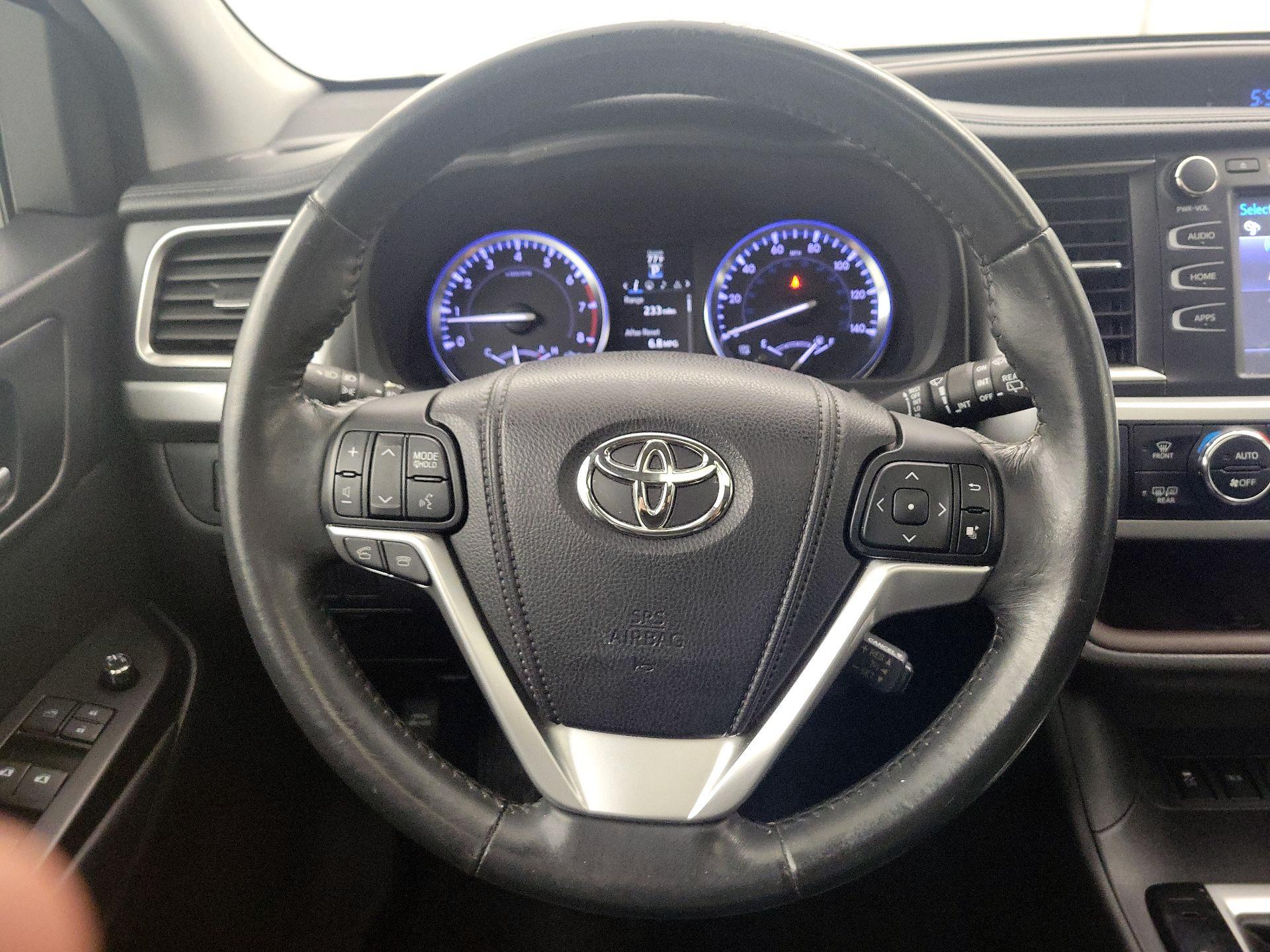 Thumbnail: 2014 Toyota Highlander - 10