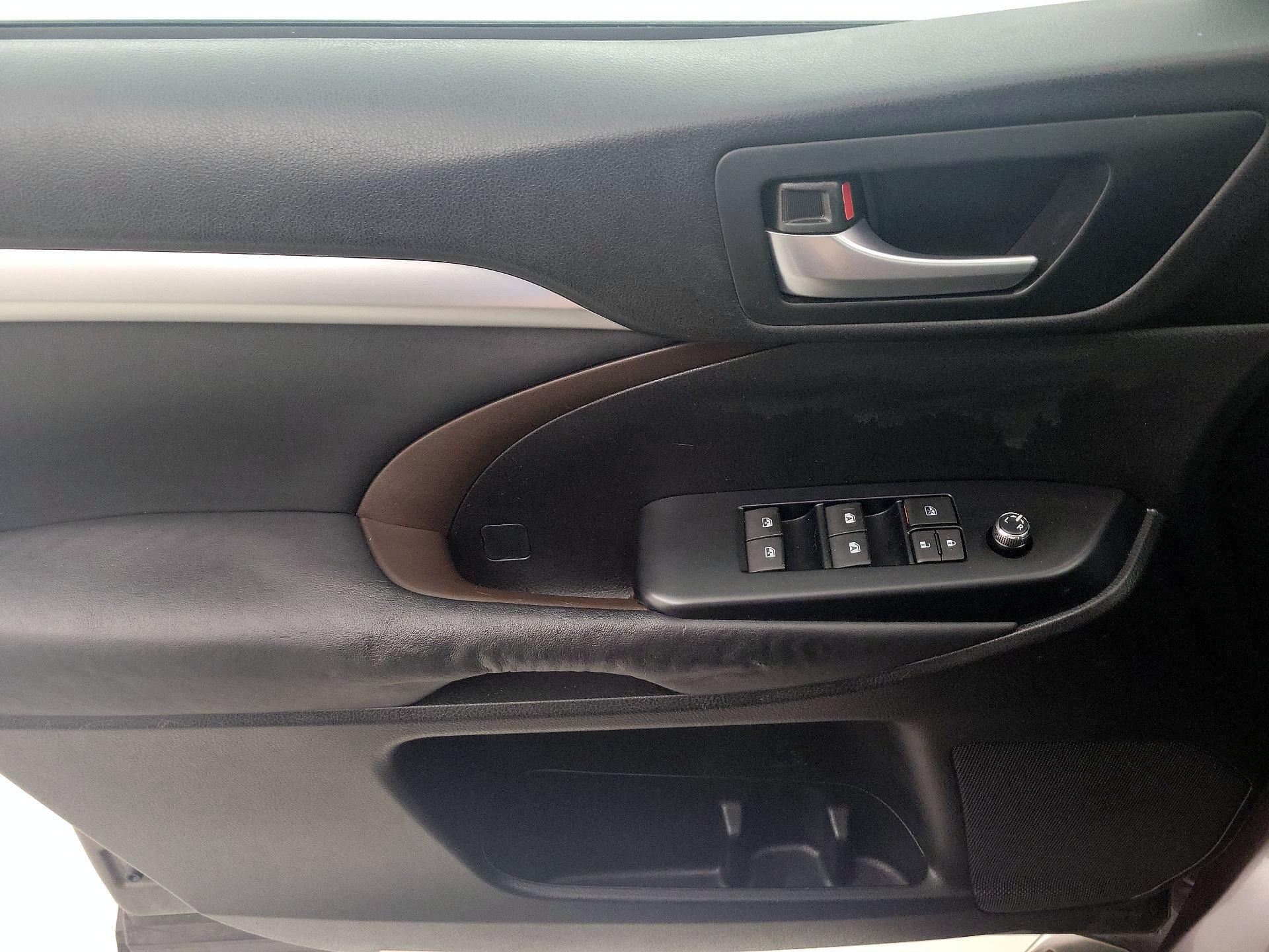 Thumbnail: 2014 Toyota Highlander - 12