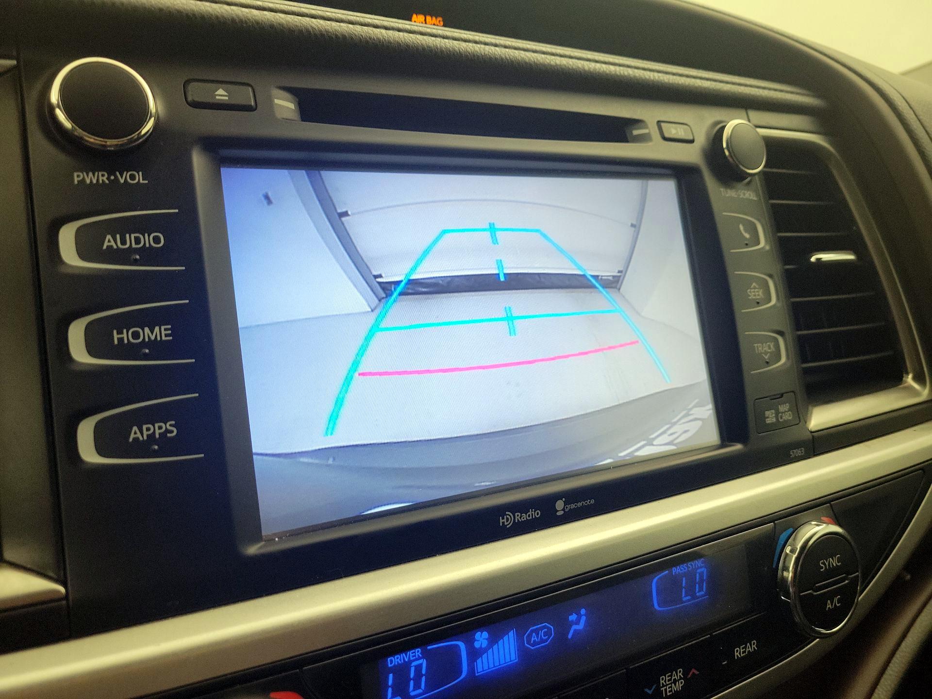 Thumbnail: 2014 Toyota Highlander - 14