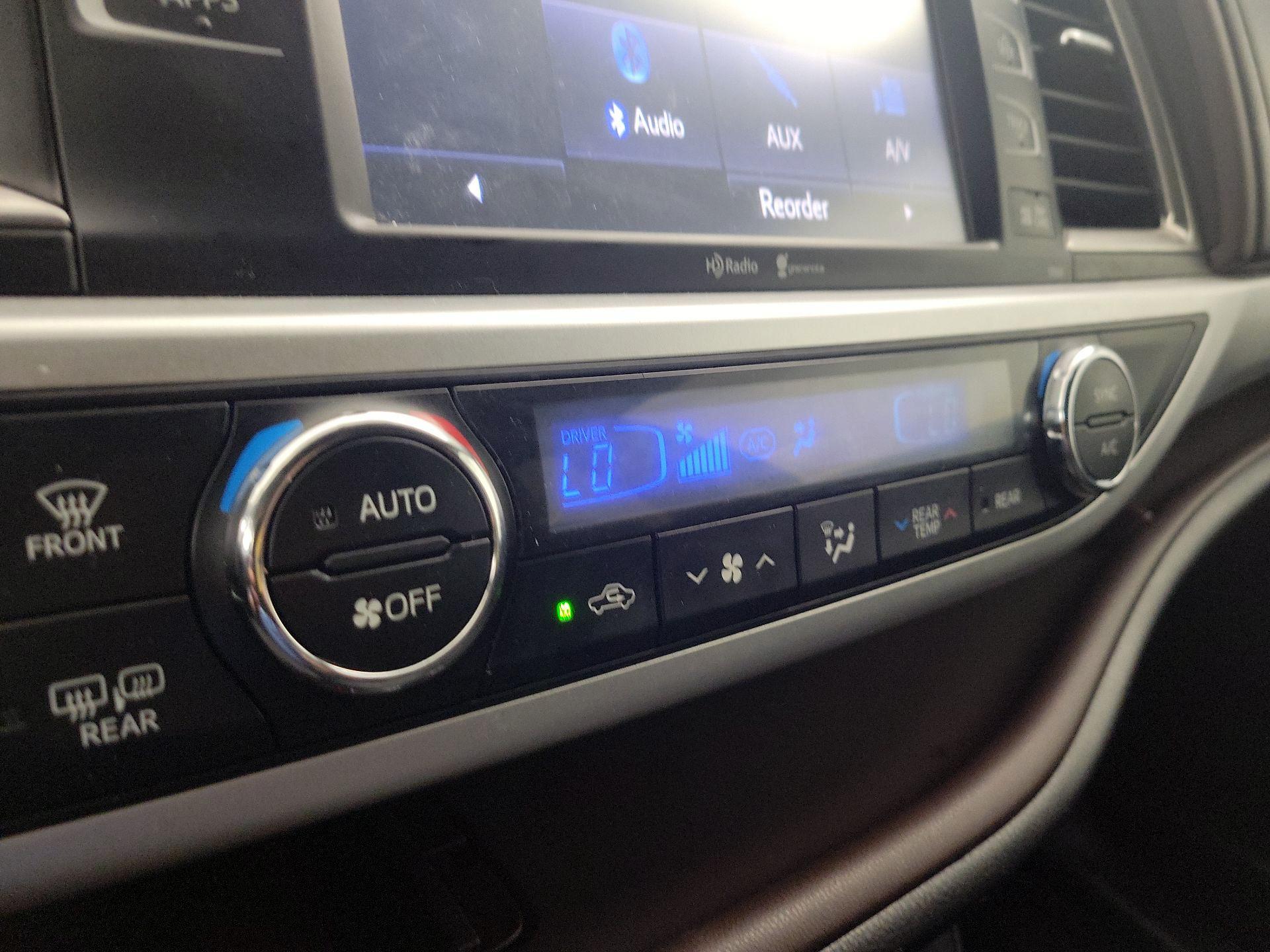 Thumbnail: 2014 Toyota Highlander - 16