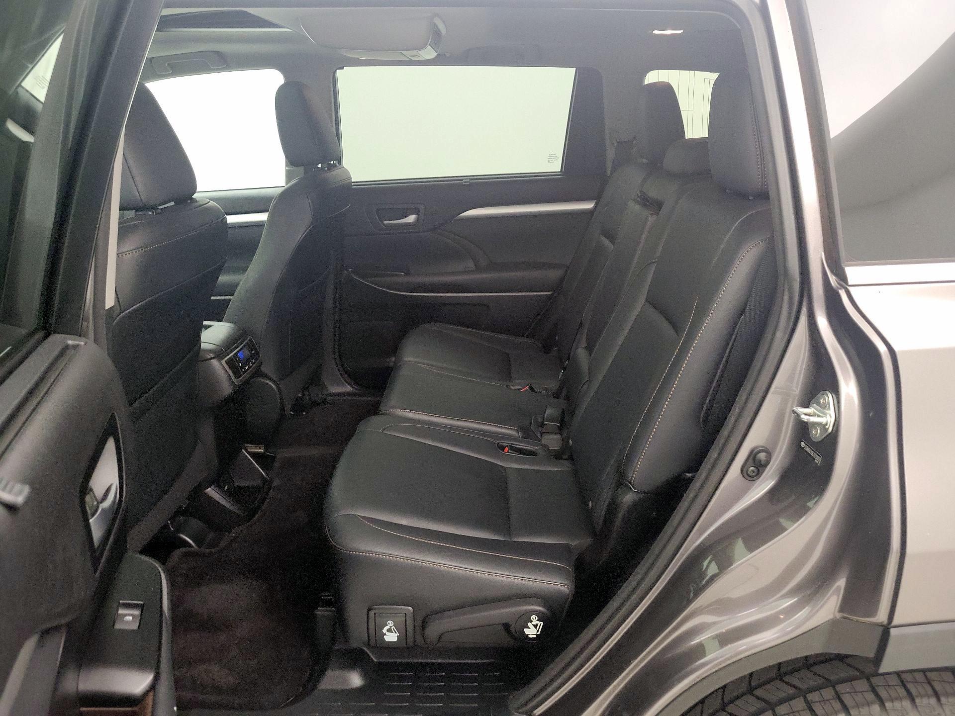 Thumbnail: 2014 Toyota Highlander - 20