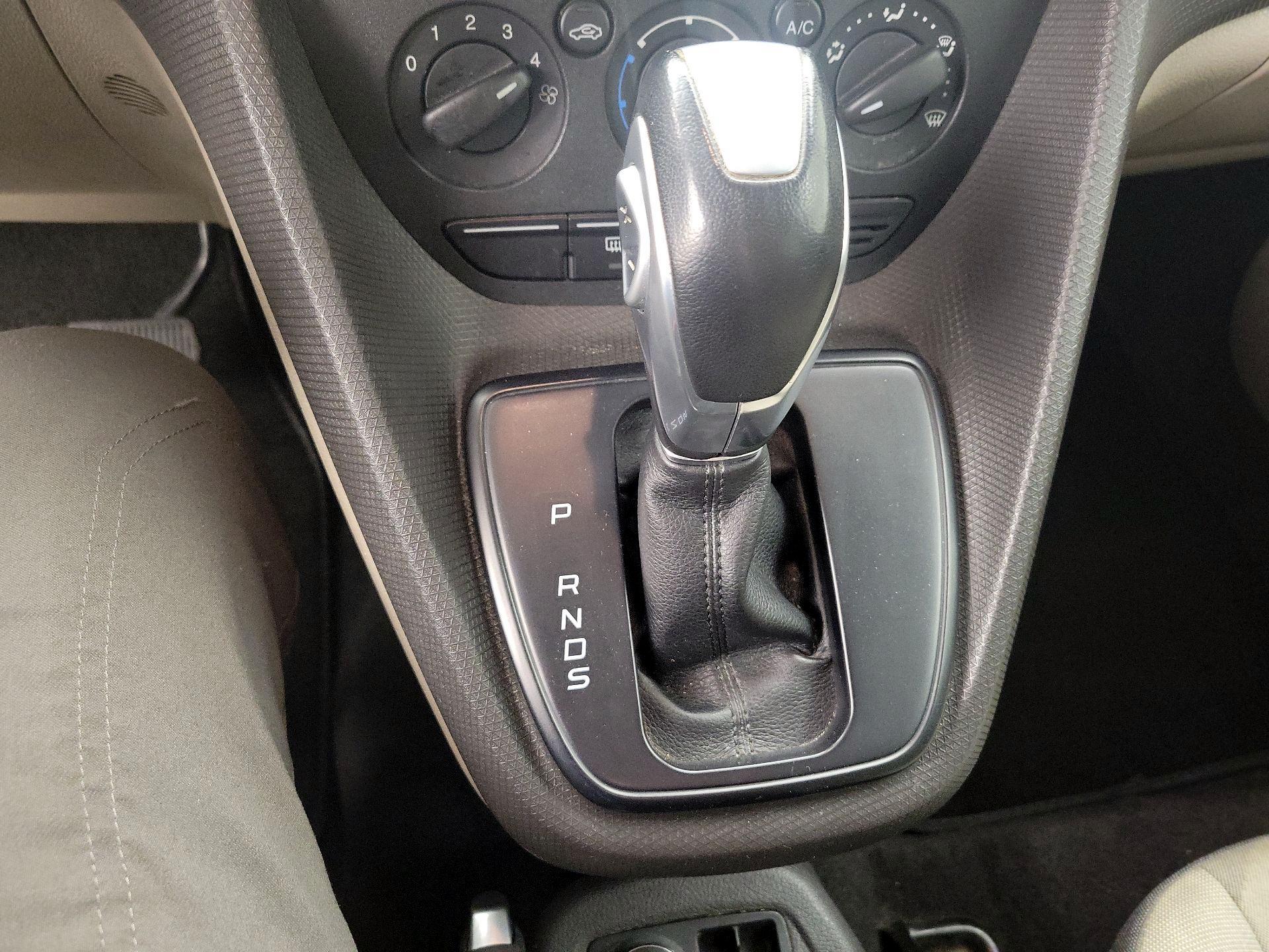 Thumbnail: 2015 Ford Transit Series - 17