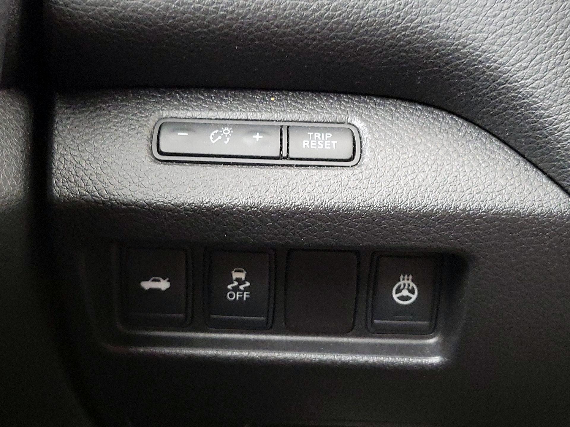 Thumbnail: 2016 Nissan Altima - 13